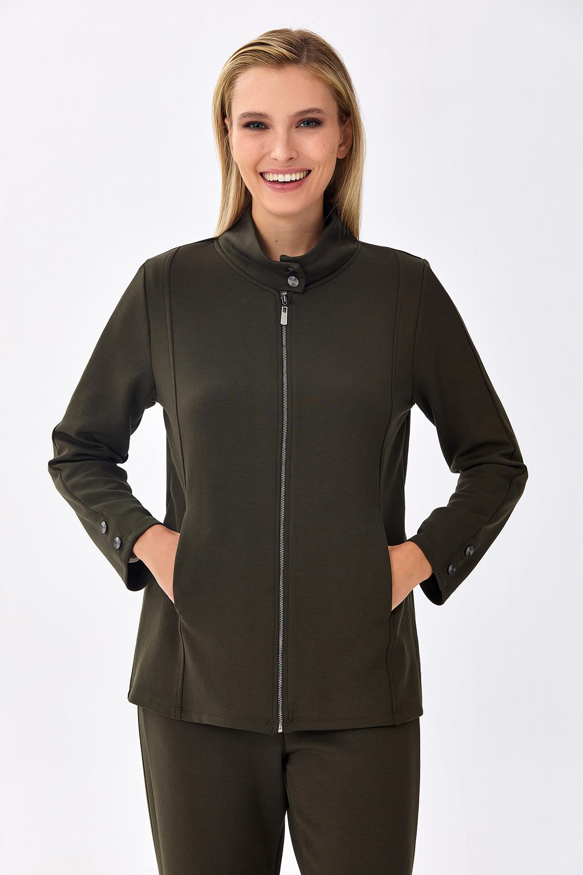 Yakası Çıtçıtlı Önü Fermuarlı S-Shirt 256-2116