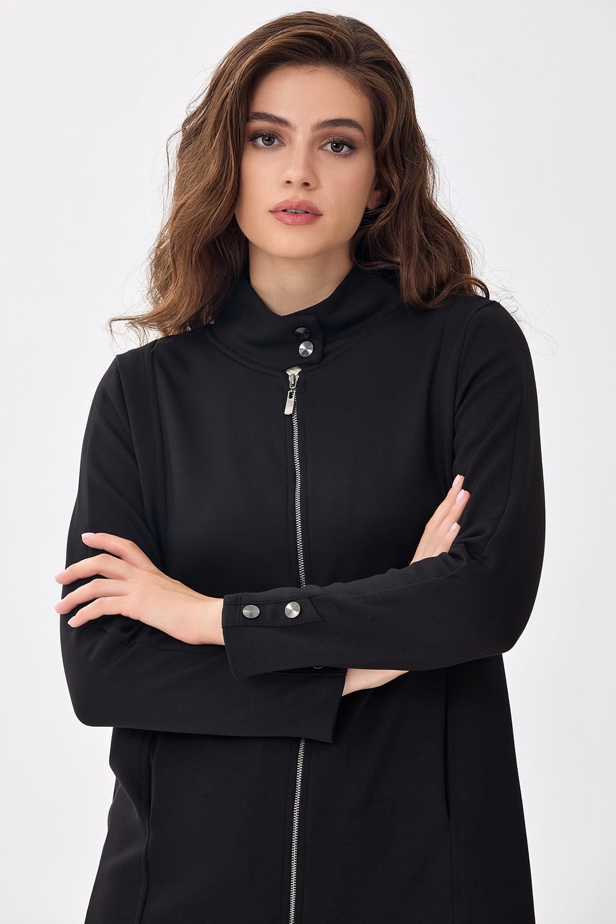 Yakası Çıtçıtlı Önü Fermuarlı S-Shirt 256-2116