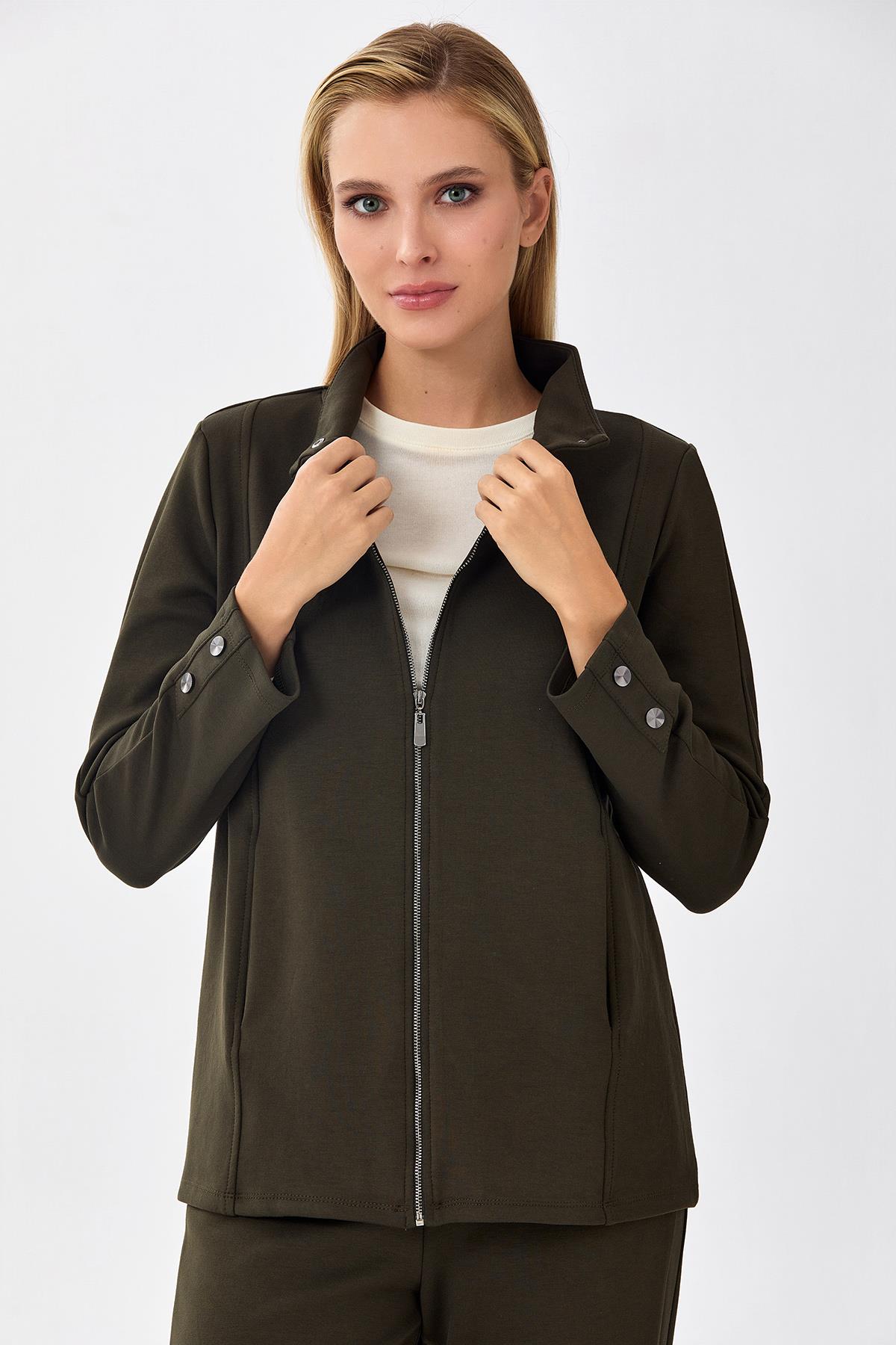 Yakası Çıtçıtlı Önü Fermuarlı S-Shirt 256-2116