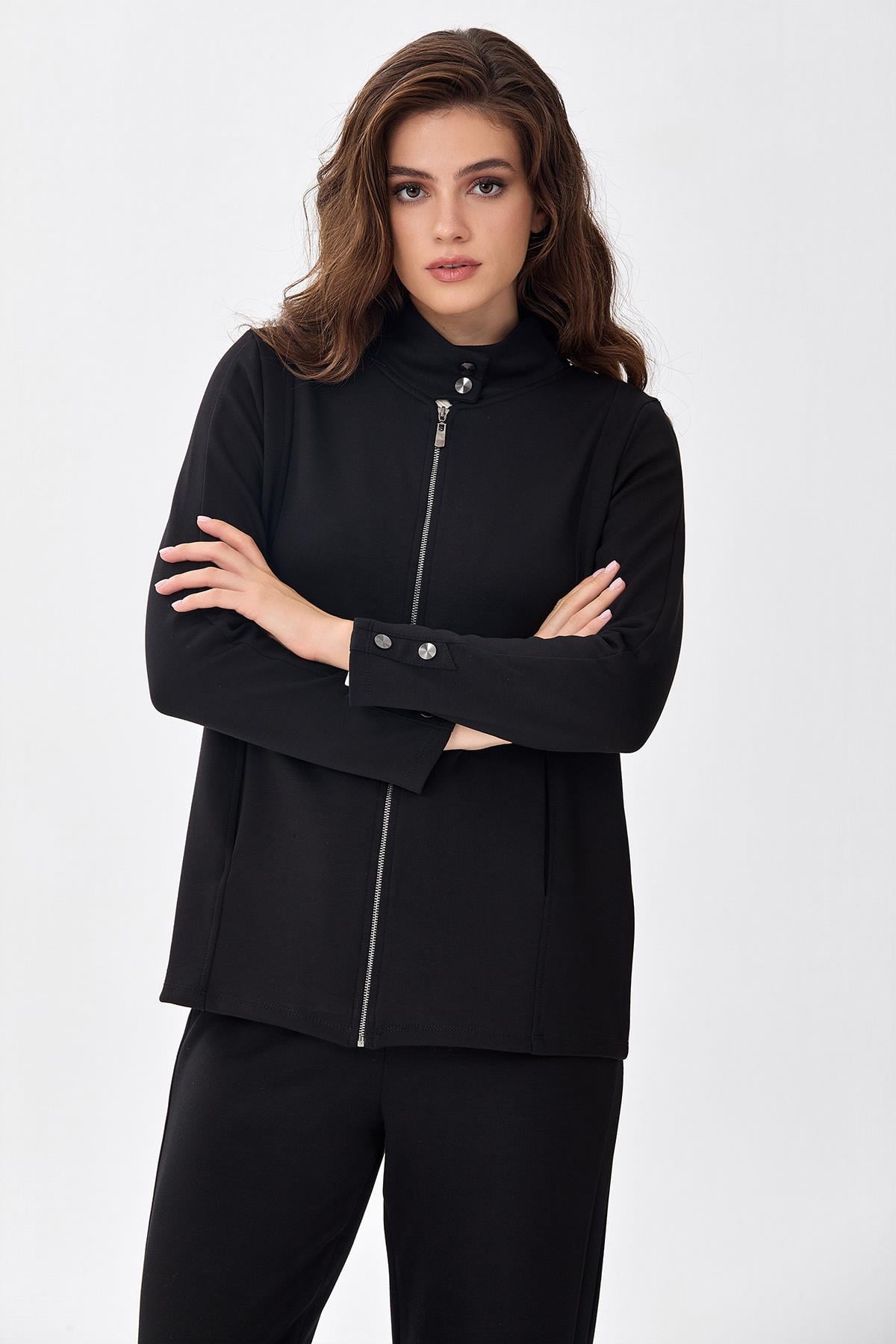Yakası Çıtçıtlı Önü Fermuarlı S-Shirt 256-2116