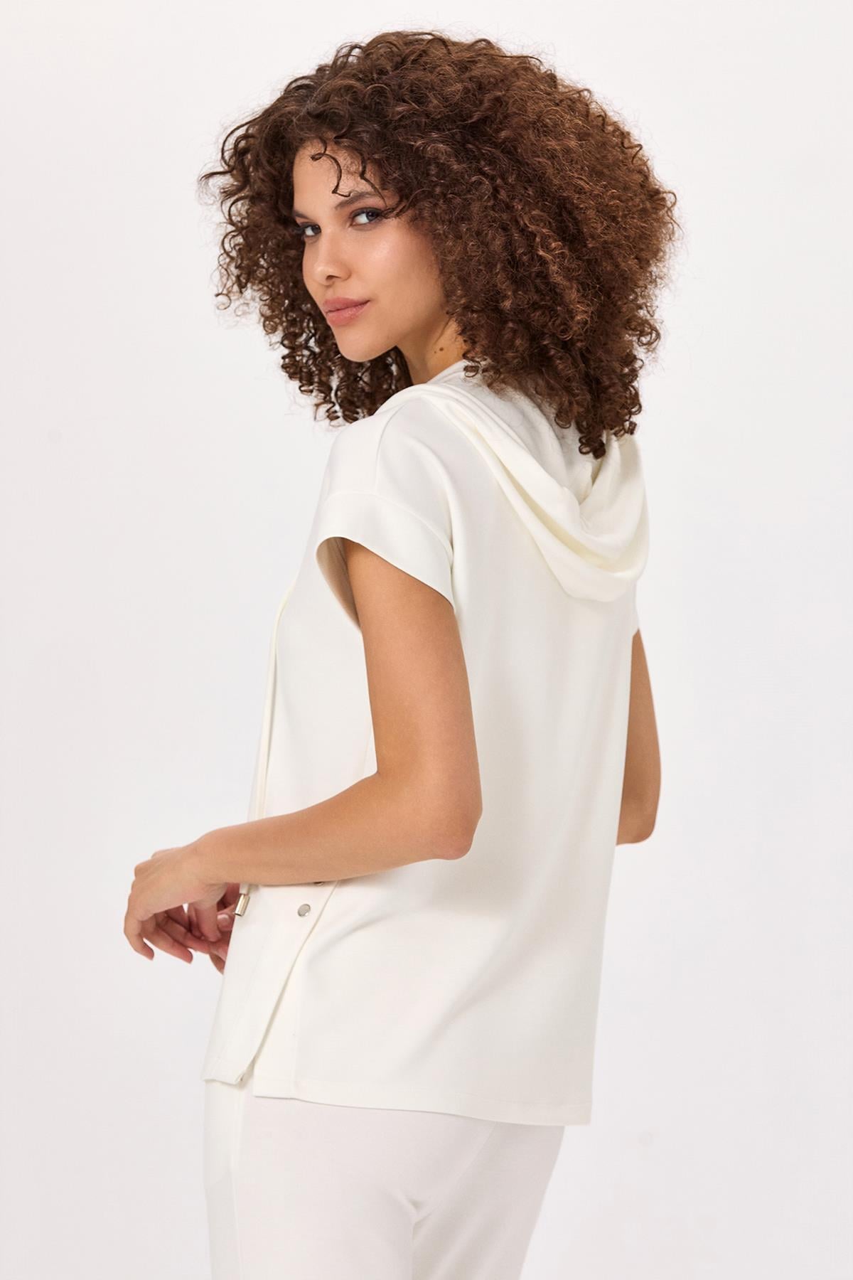 Yanı Çıtçıt Detaylı Kapüşonlu S-Shirt 025-2100