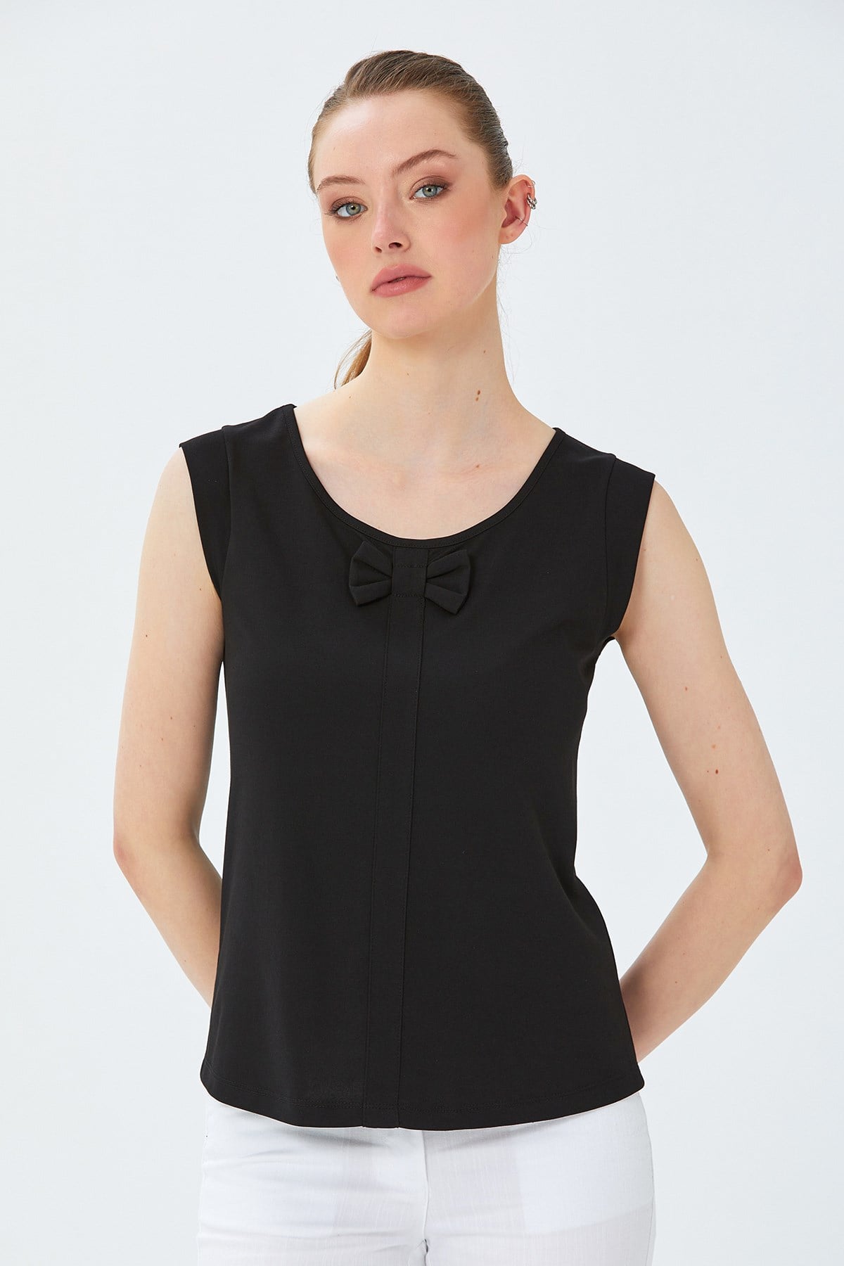 Yuvarlak Yaka Fiyonk Detaylı Bluz 026-1027