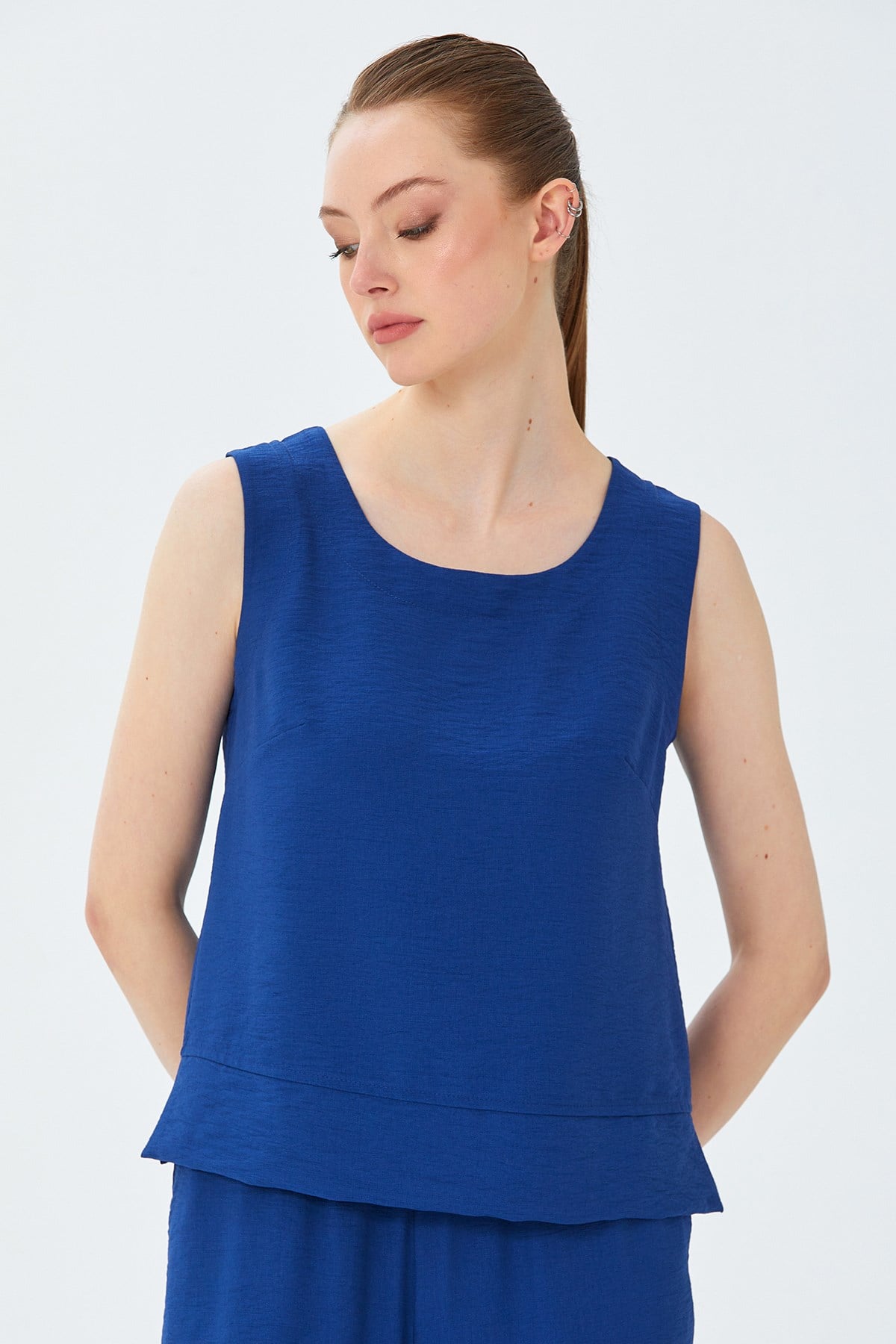 Yuvarlak Yaka Kolsuz Bluz 026-3005