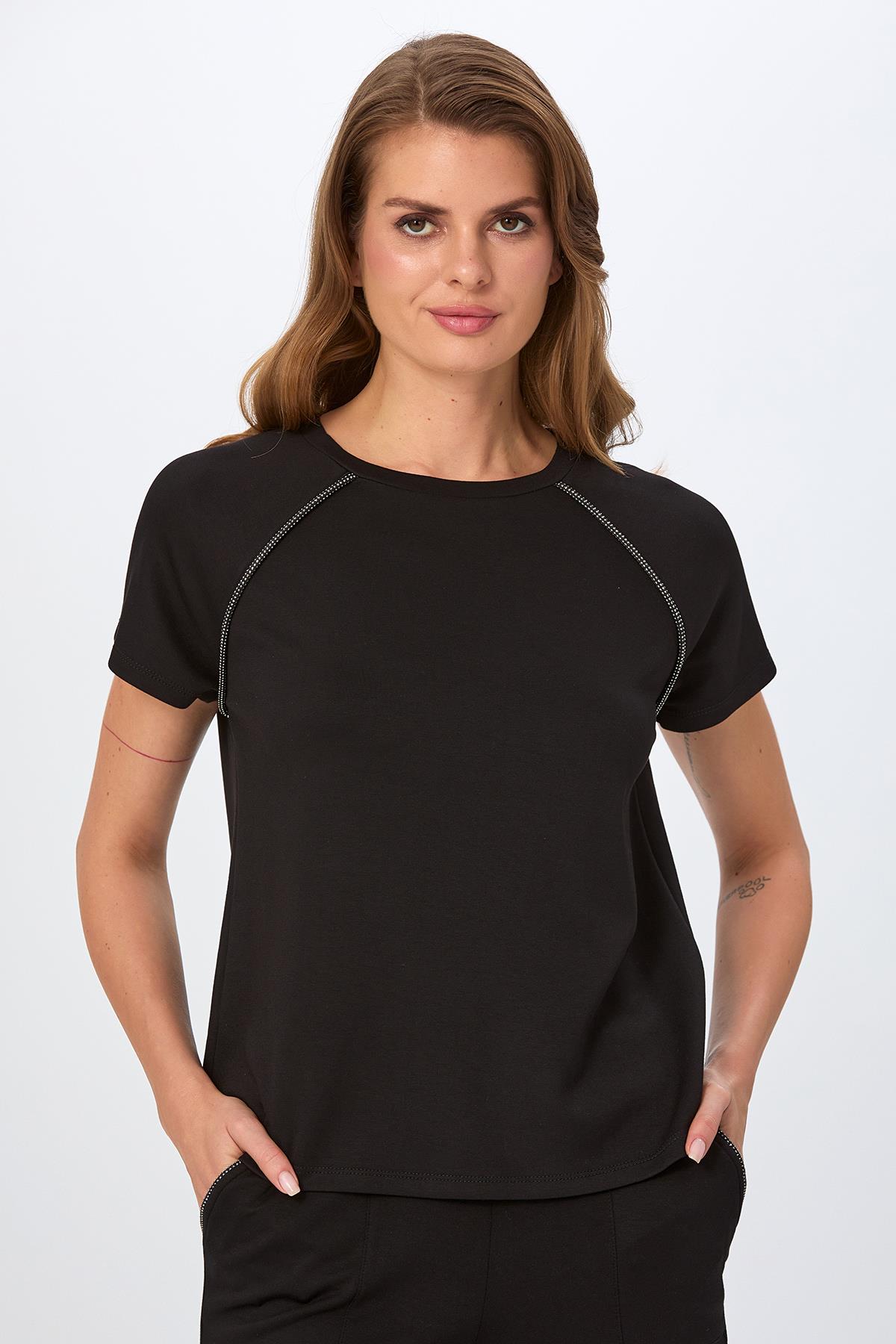 Yuvarlak Yaka Taş Şerit Detaylı S-Shirt 026-2110