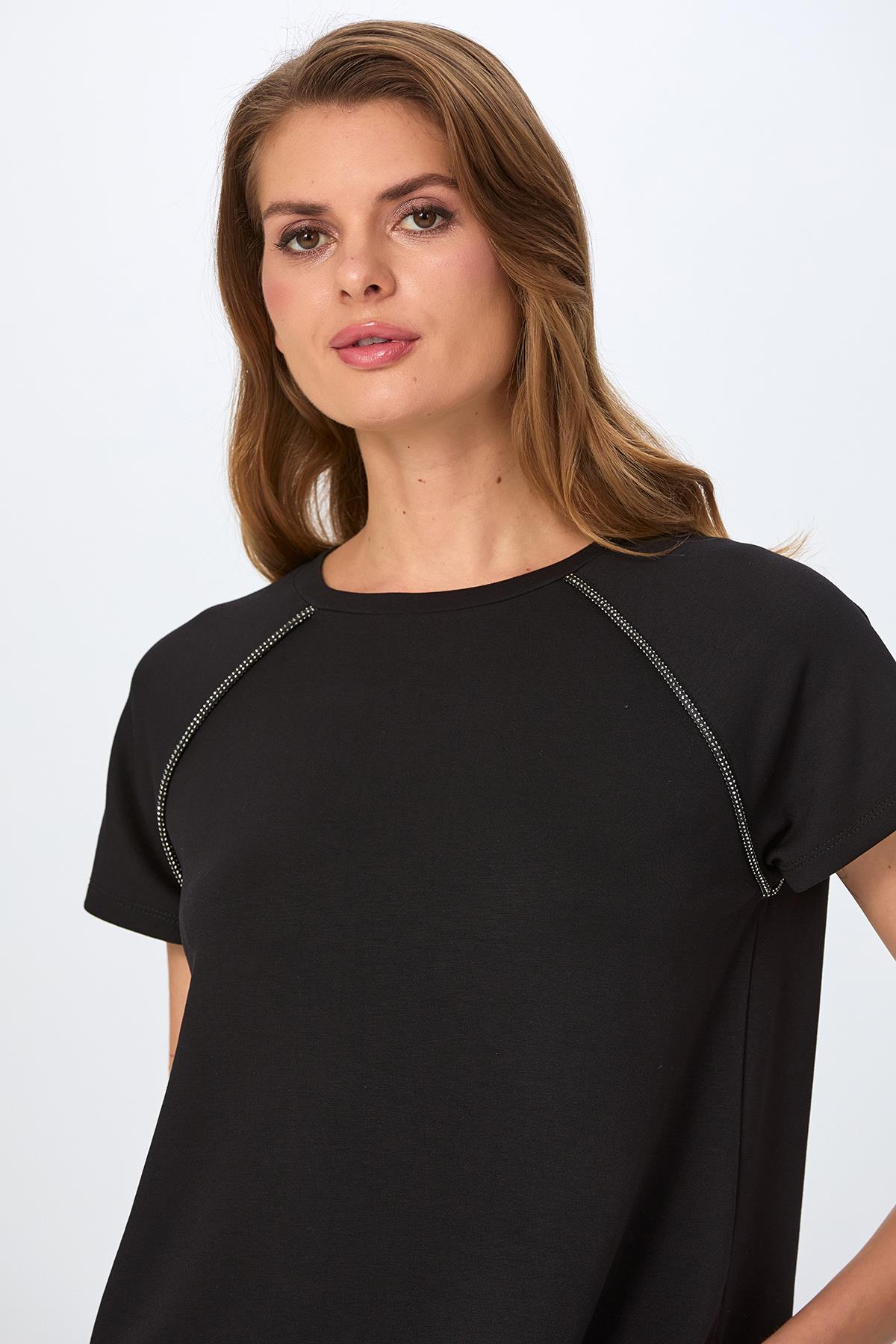 Yuvarlak Yaka Taş Şerit Detaylı S-Shirt 026-2110
