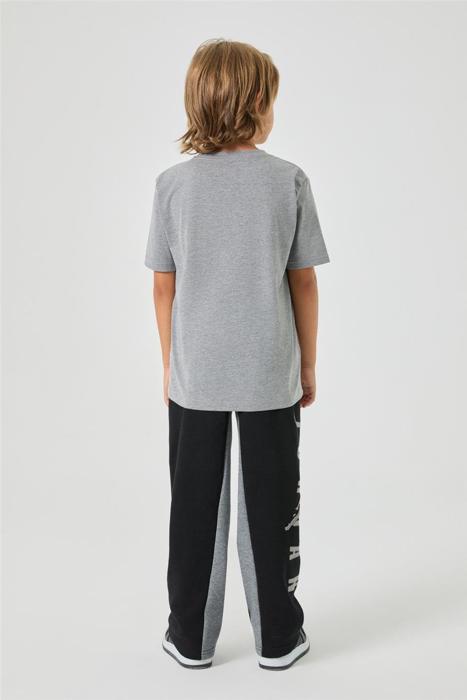 Air Jordan Erkek Çocuk Gri TshirtAir Jordan Erkek Çocuk Gri Tshirt