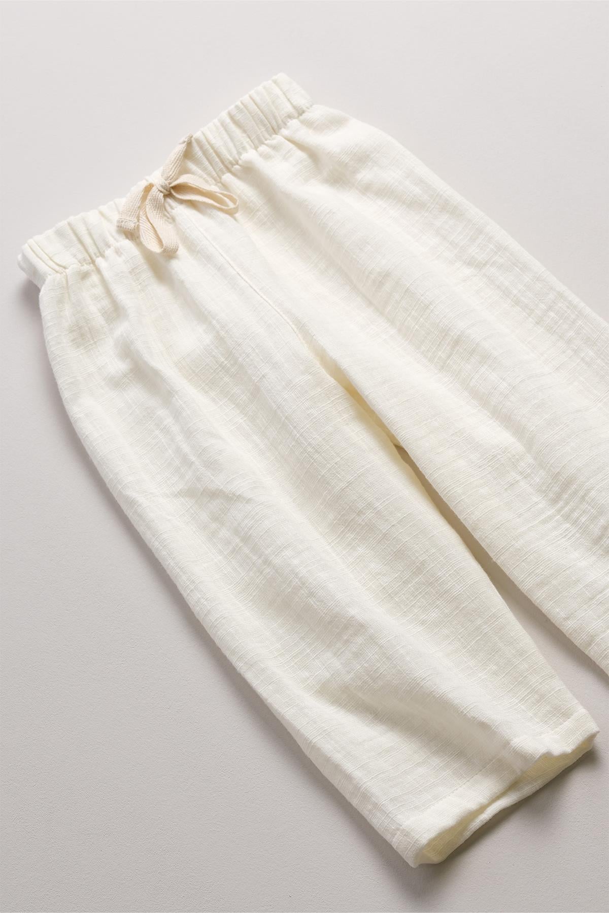 Bonderro Flamlı Müslin Bol Kesim Unisex Çocuk Pantolonu %100 PamukBonderro Flamlı Müslin Bol Kesim Unisex Çocuk Pantolonu %100 Pamuk