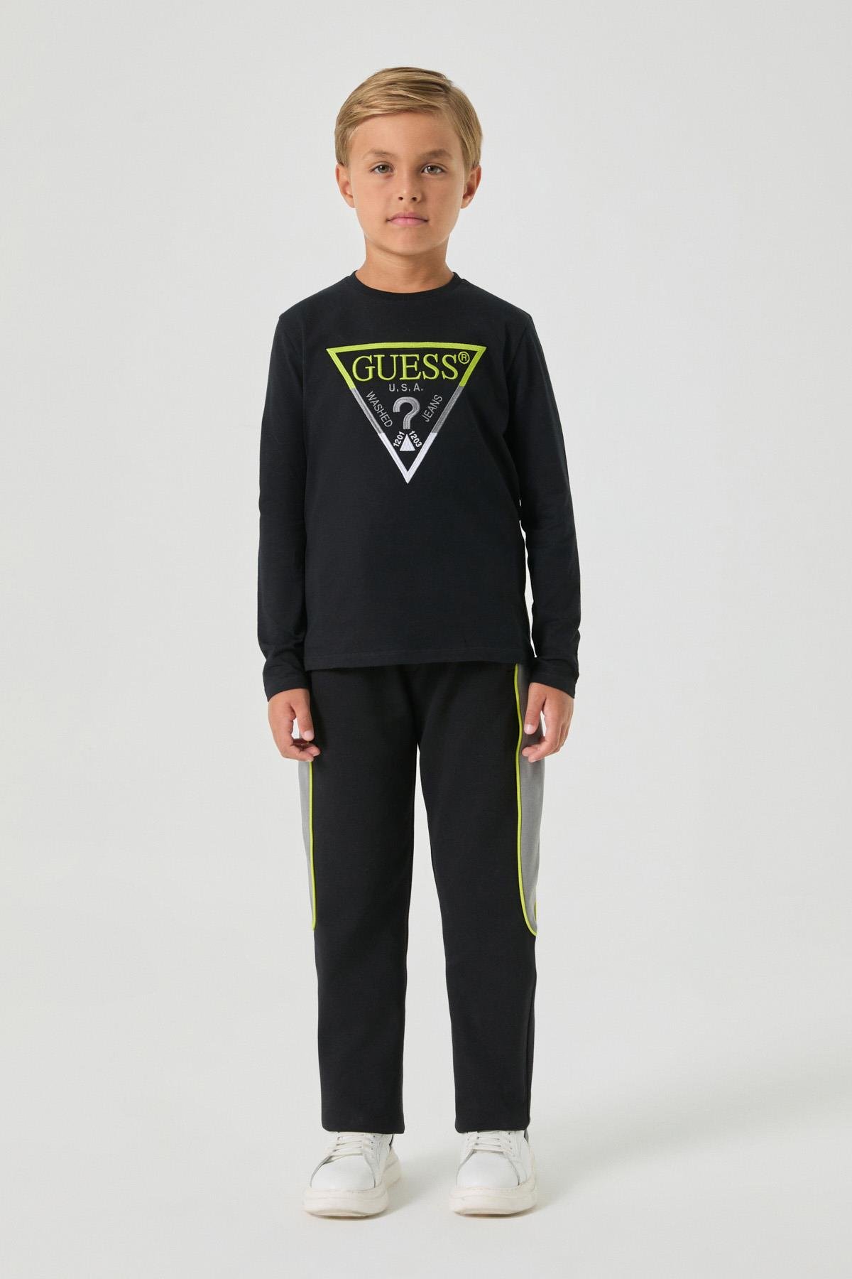 Guess Erkek Çocuk Baskılı TshirtGuess Erkek Çocuk Baskılı Tshirt