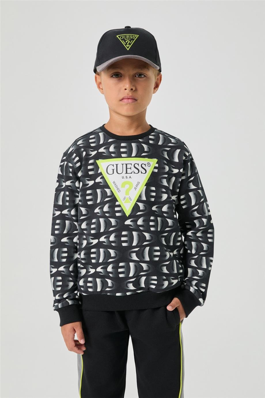 Guess Erkek Çocuk Desenli SweatshirtGuess Erkek Çocuk Desenli Sweatshirt