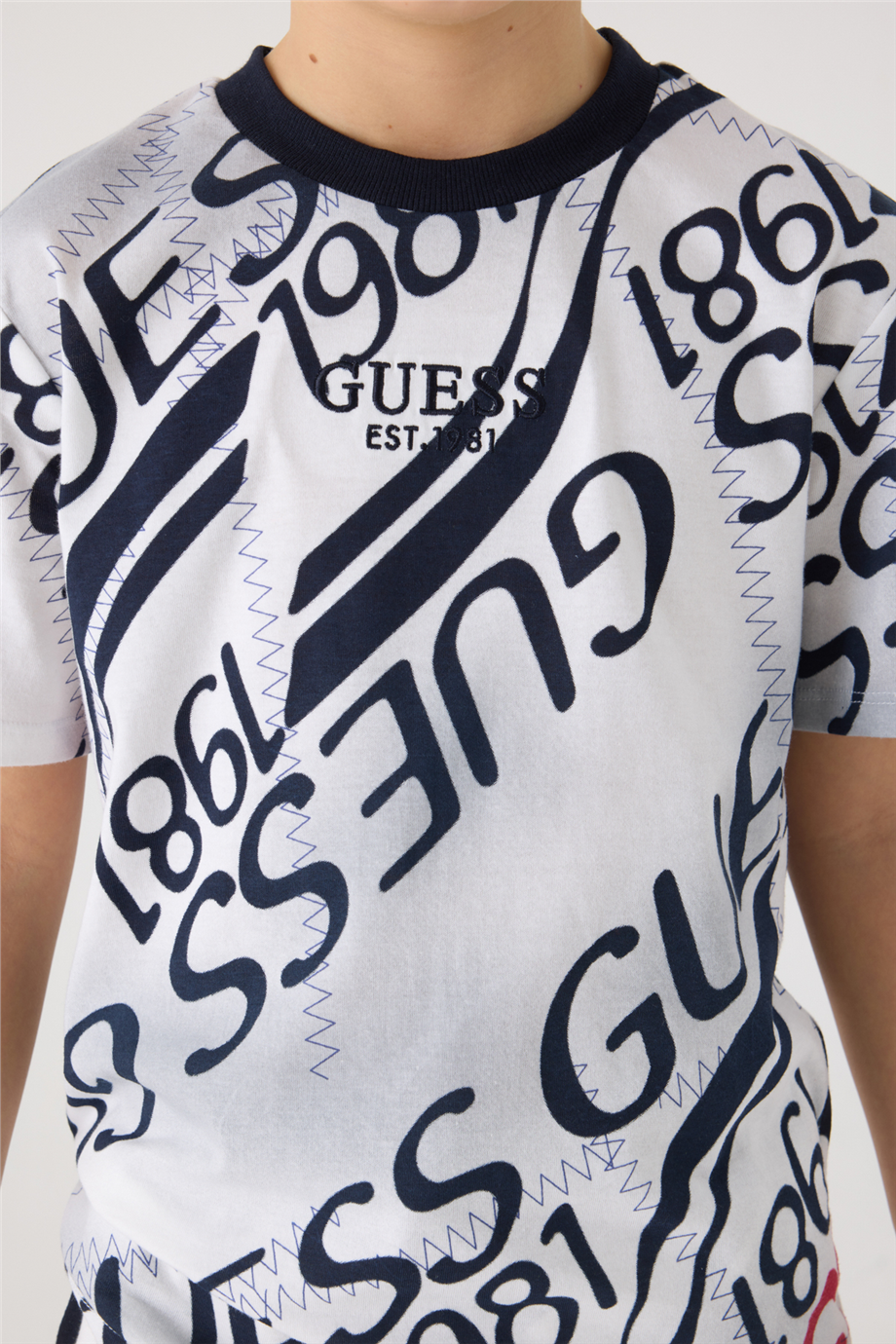 Guess Erkek Çocuk Desenli TişörtGuess Erkek Çocuk Desenli Tişört