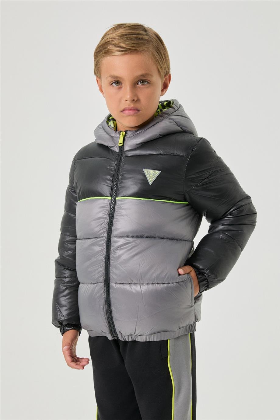 Guess Erkek Çocuk Gri MontGuess Erkek Çocuk Gri Mont