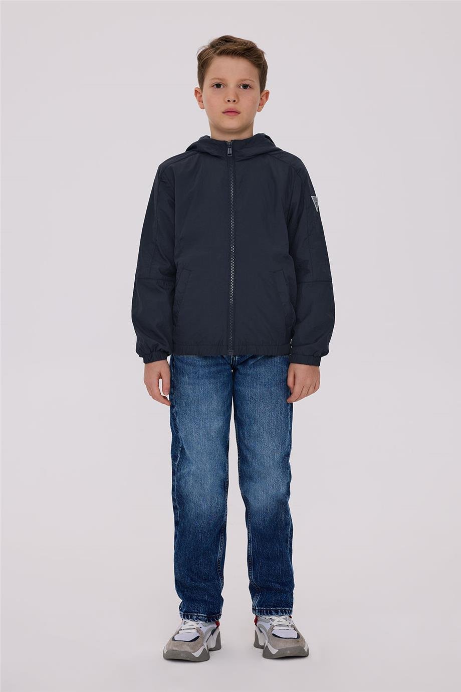 Guess Erkek Çocuk Lacivert YağmurlukGuess Erkek Çocuk Lacivert Yağmurluk