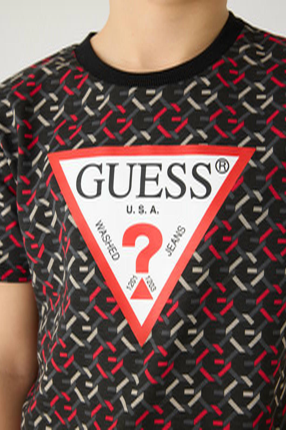 Guess Erkek Çocuk TişörtGuess Erkek Çocuk Tişört