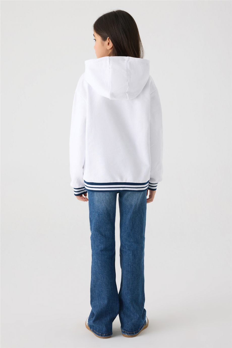 Guess Kız Çocuk Beyaz SweatshirtGuess Kız Çocuk Beyaz Sweatshirt