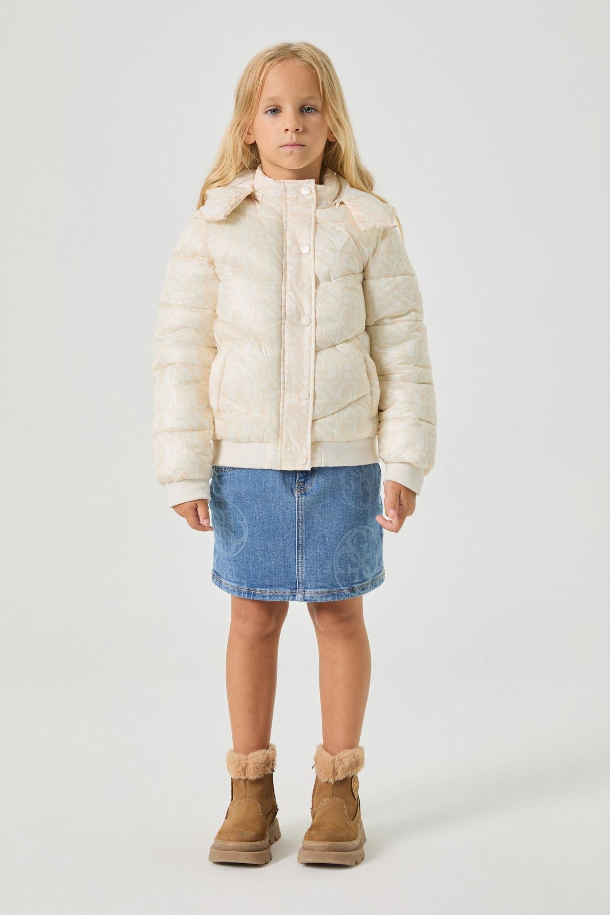 Guess Kız Çocuk Desenli MontGuess Kız Çocuk Desenli Mont