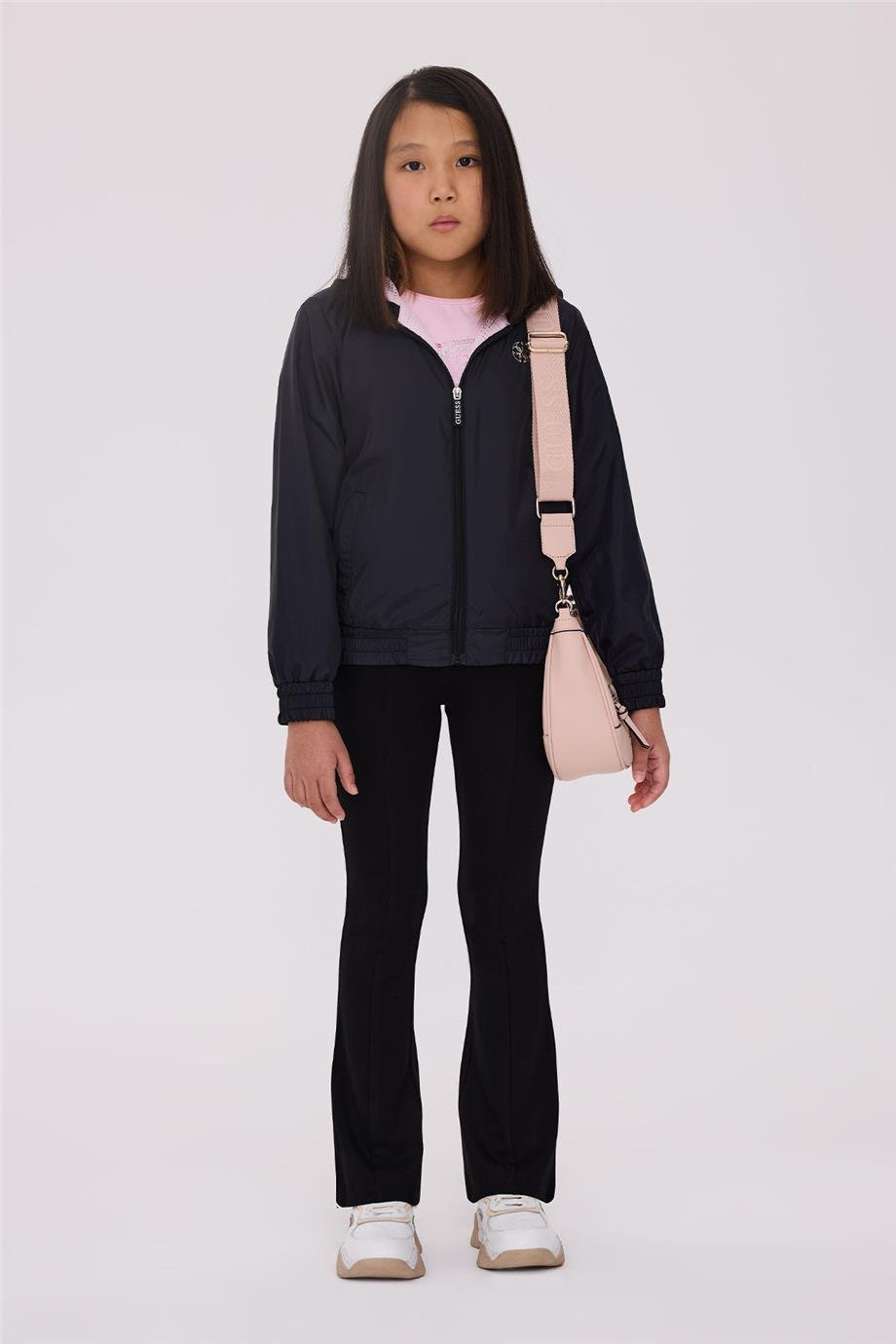 Guess Kız Çocuk Siyah YağmurlukGuess Kız Çocuk Siyah Yağmurluk