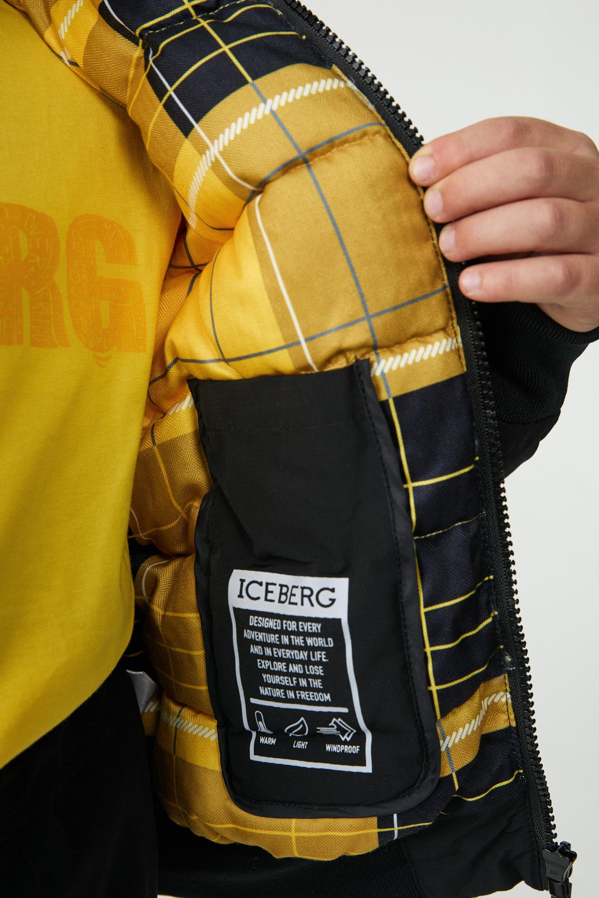 Iceberg Erkek Çocuk Siyah MontIceberg Erkek Çocuk Siyah Mont