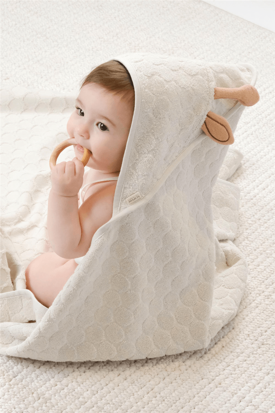 Little Gusto Organic Cotton Swaddle Towel & Wash Mitt SetLittle Gusto Organic Cotton Swaddle Towel & Wash Mitt Set