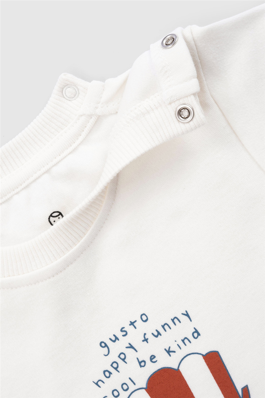 Little Gusto Unisex White Tshirt Little Gusto Unisex White Tshirt 