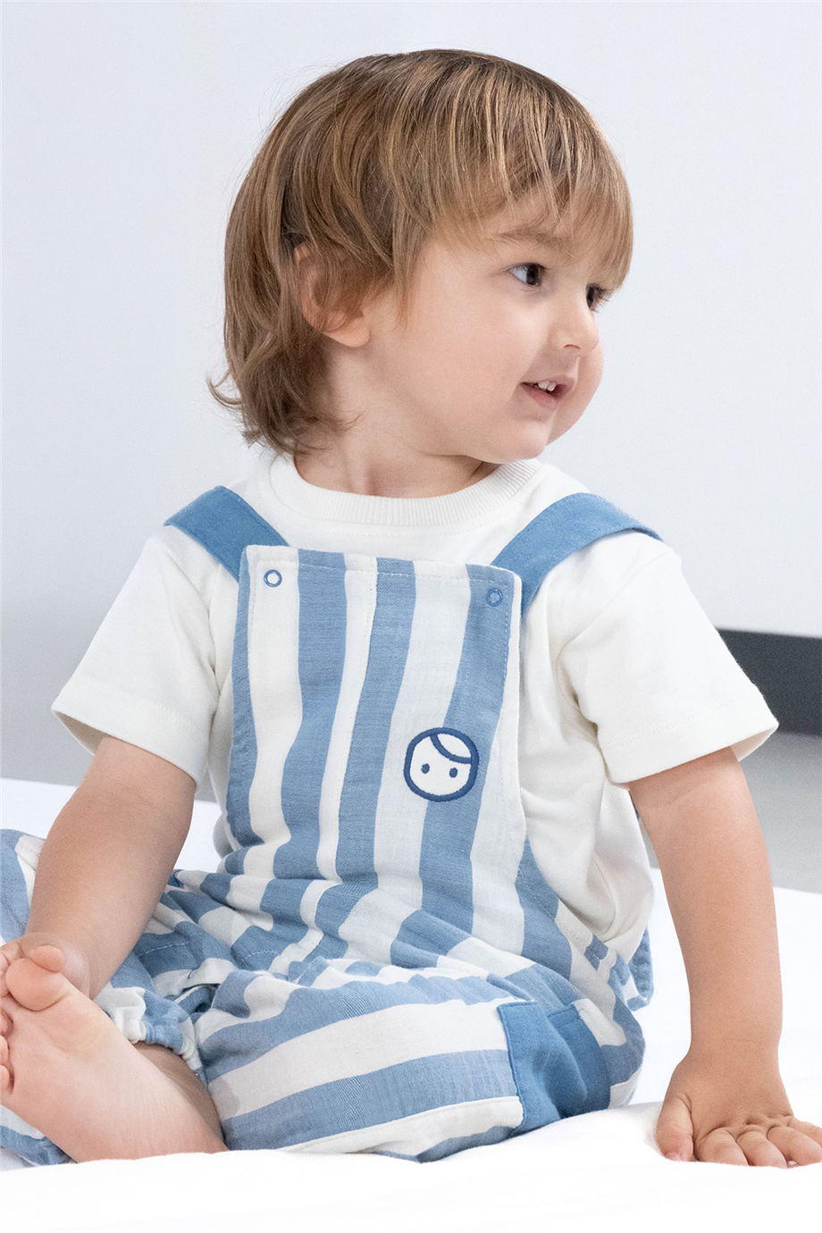 Little Gusto Unisex Blue Bib and Brace Overall Little Gusto Unisex Blue Bib and Brace Overall 