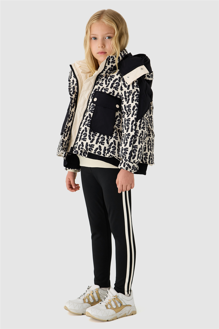 Tyess Kız Çocuk Kapüşonlu Oversize Desenli MontTyess Kız Çocuk Kapüşonlu Oversize Desenli Mont
