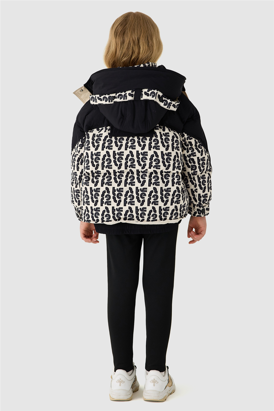 Tyess Kız Çocuk Kapüşonlu Oversize Desenli MontTyess Kız Çocuk Kapüşonlu Oversize Desenli Mont