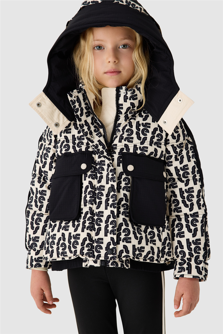 Tyess Kız Çocuk Kapüşonlu Oversize Desenli MontTyess Kız Çocuk Kapüşonlu Oversize Desenli Mont