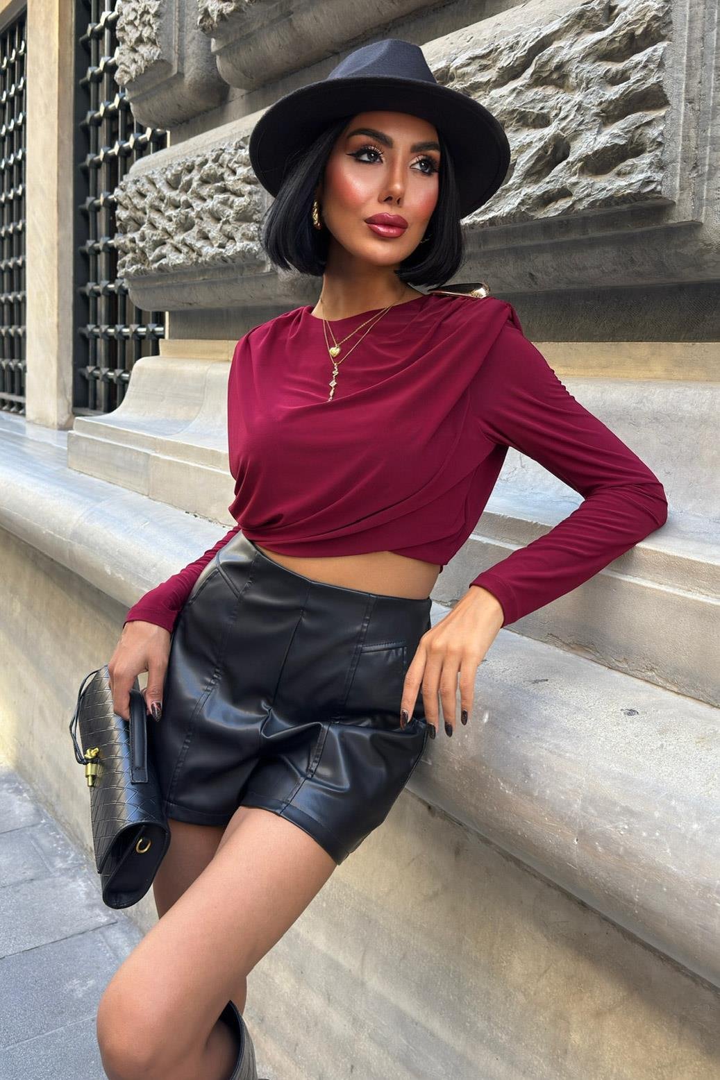 S6K3479Aksesuar Detaylı Vatkalı Sandy Bluz 3479