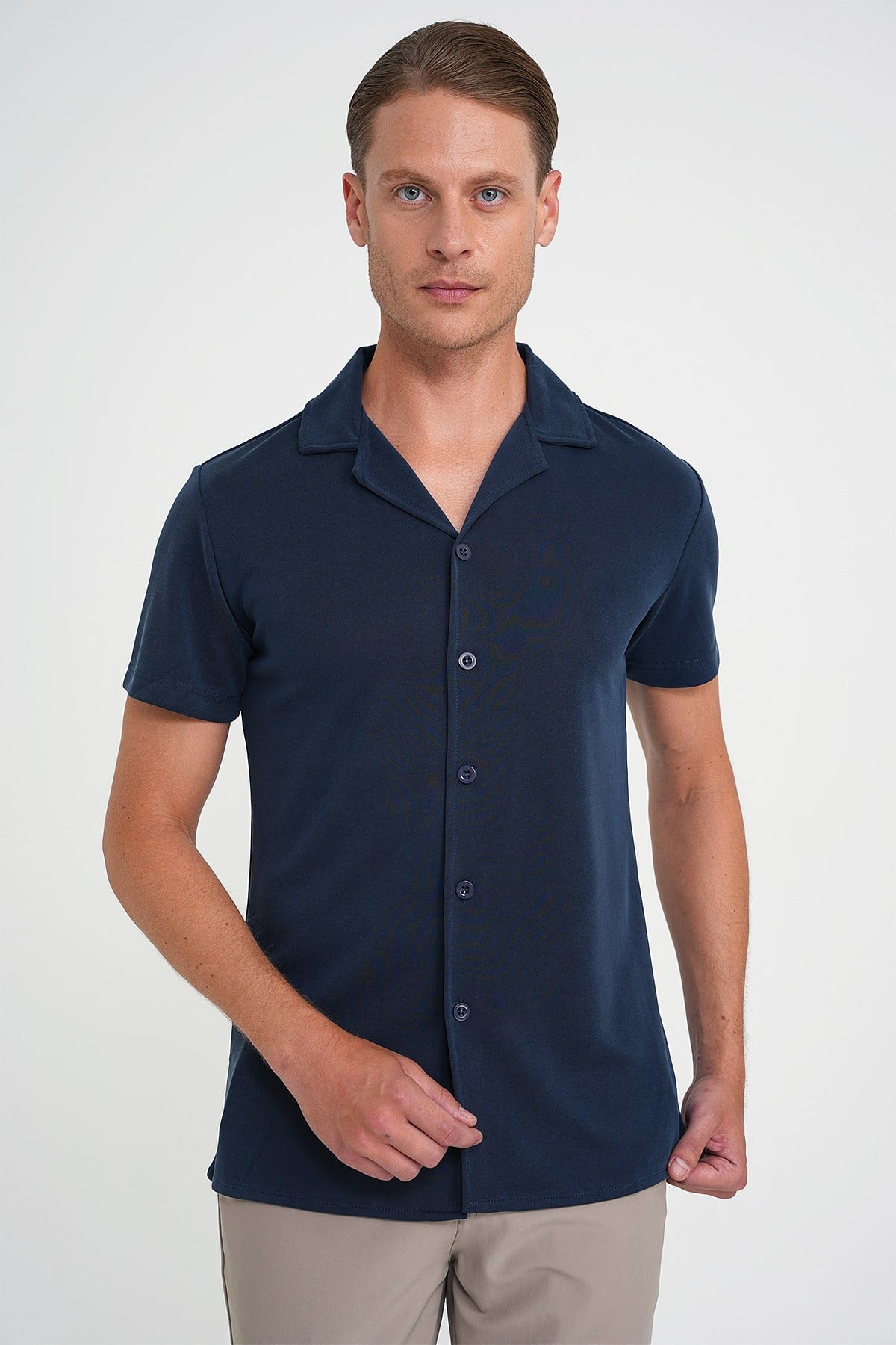 Slim Fit Apaş Yaka Modal Karışımlı Kısa Kollu Lacivert Gömlek G 1590