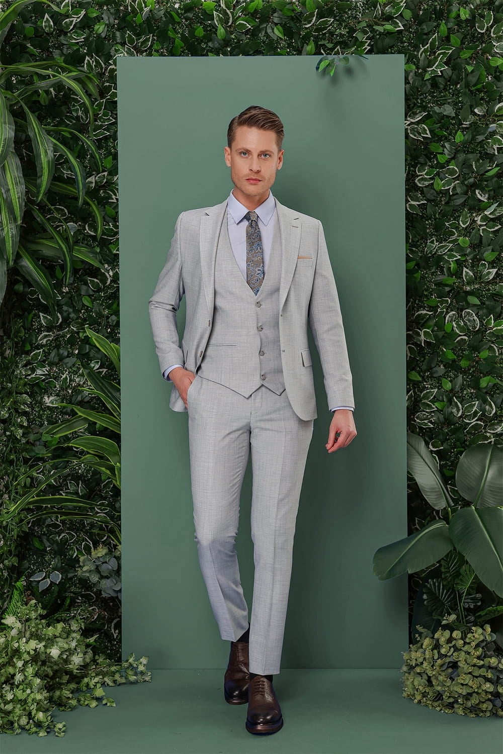Slim Fit Çift Yırtmaç Düz Açık Gri Yelekli Takım Elbise TK 872
