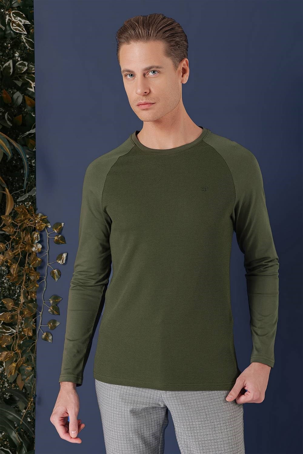 Slim Fit Esnek Pamuklu Doku Desenli Uzun Kollu Haki Tişört TS 872