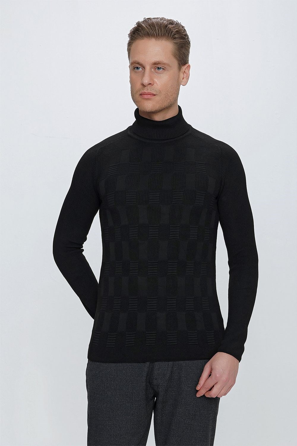 TR 852 Slim Fit Siyah Klasik Triko