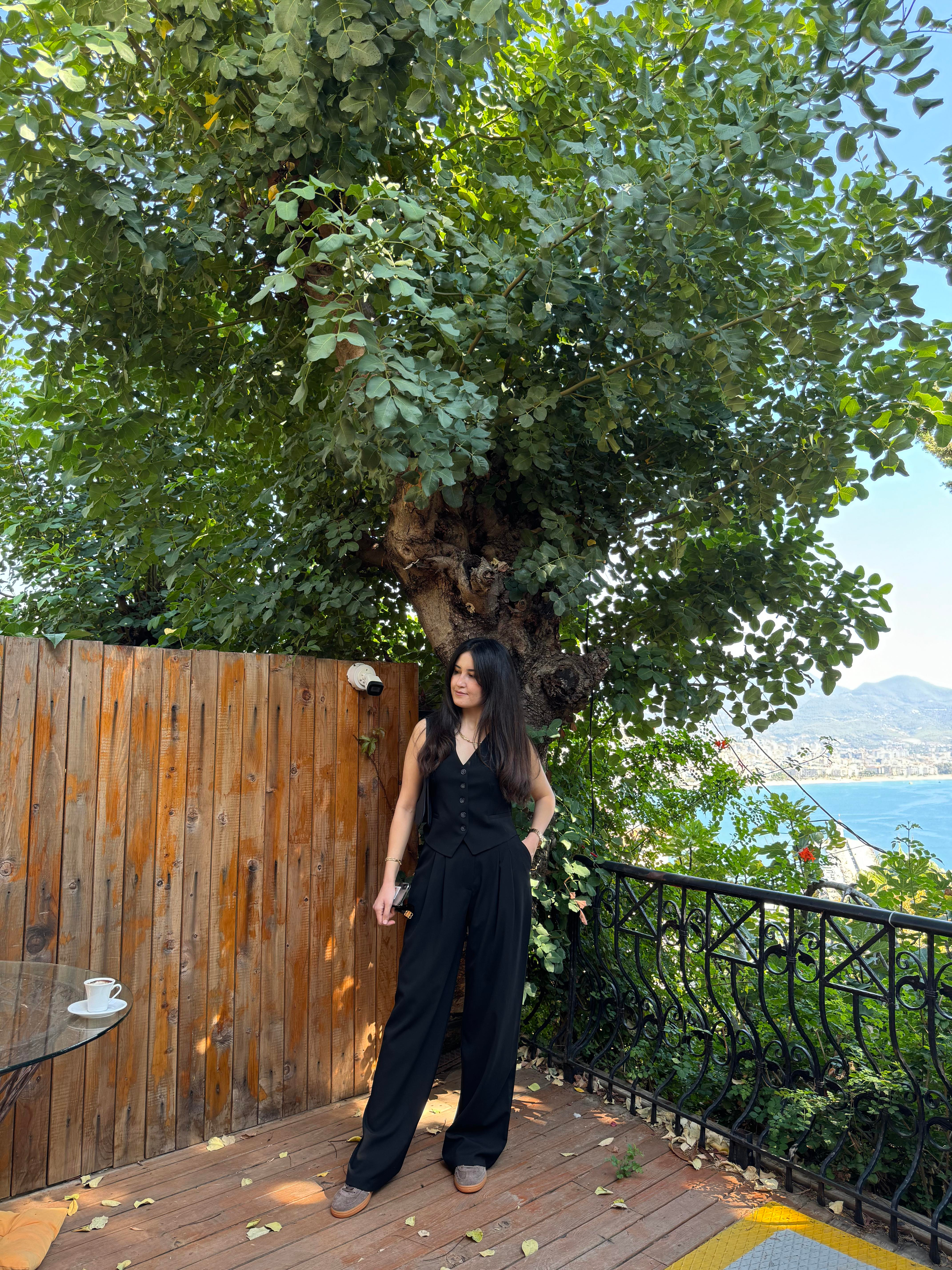 Astarlı Siyah Yelek
