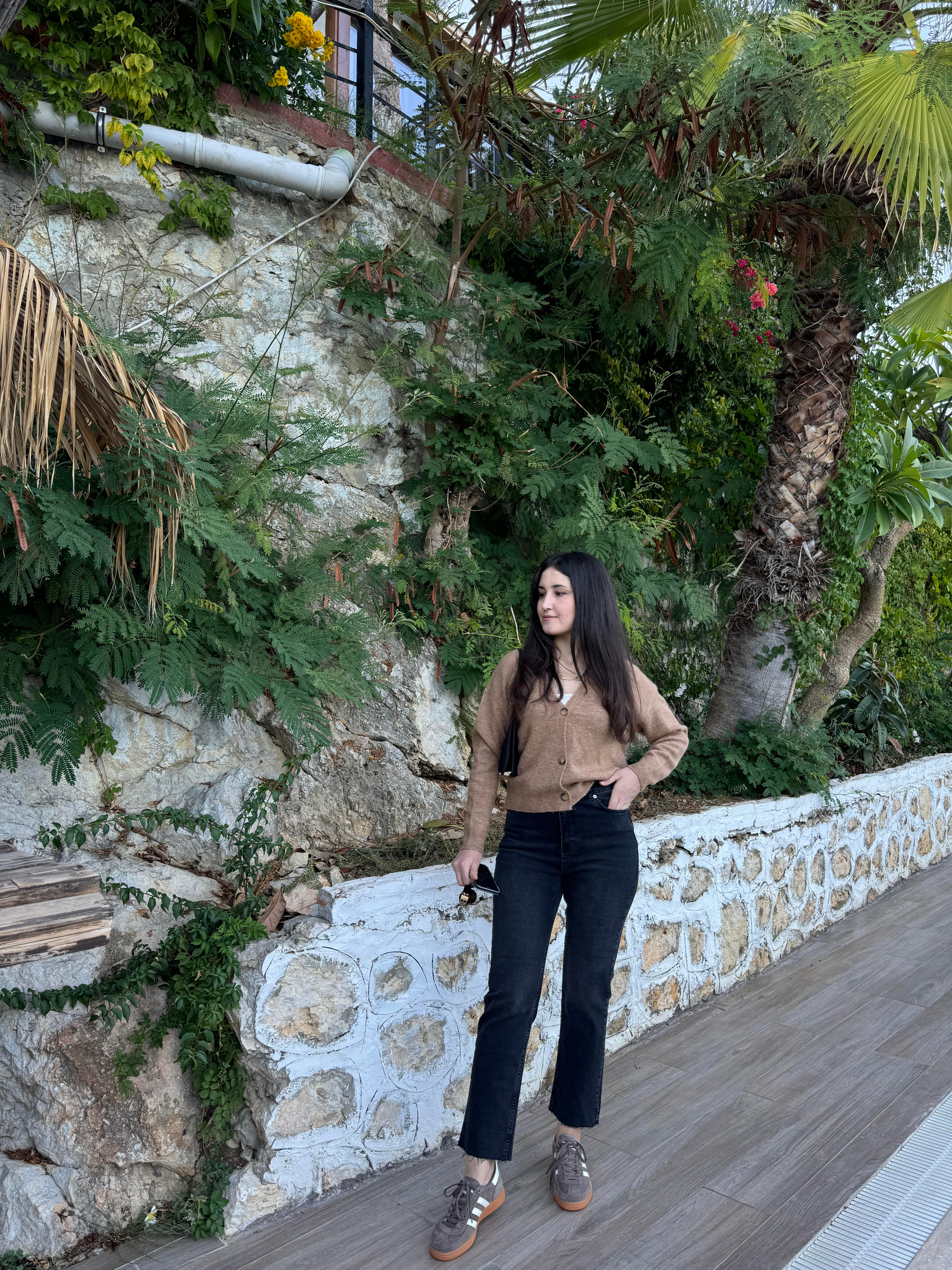Düğmeli Yün Kahve Hırka