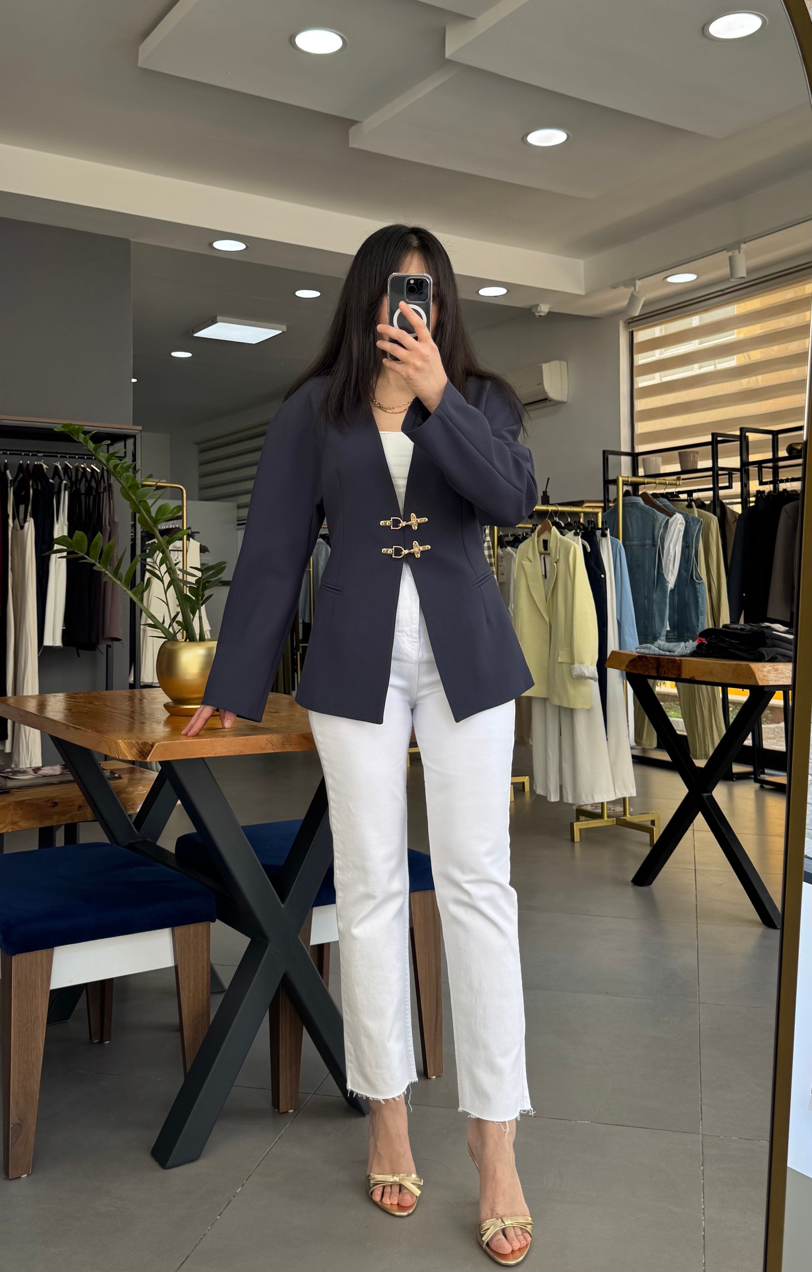 Gold Kanca Detay Yakasız Lacivert Blazer Ceket