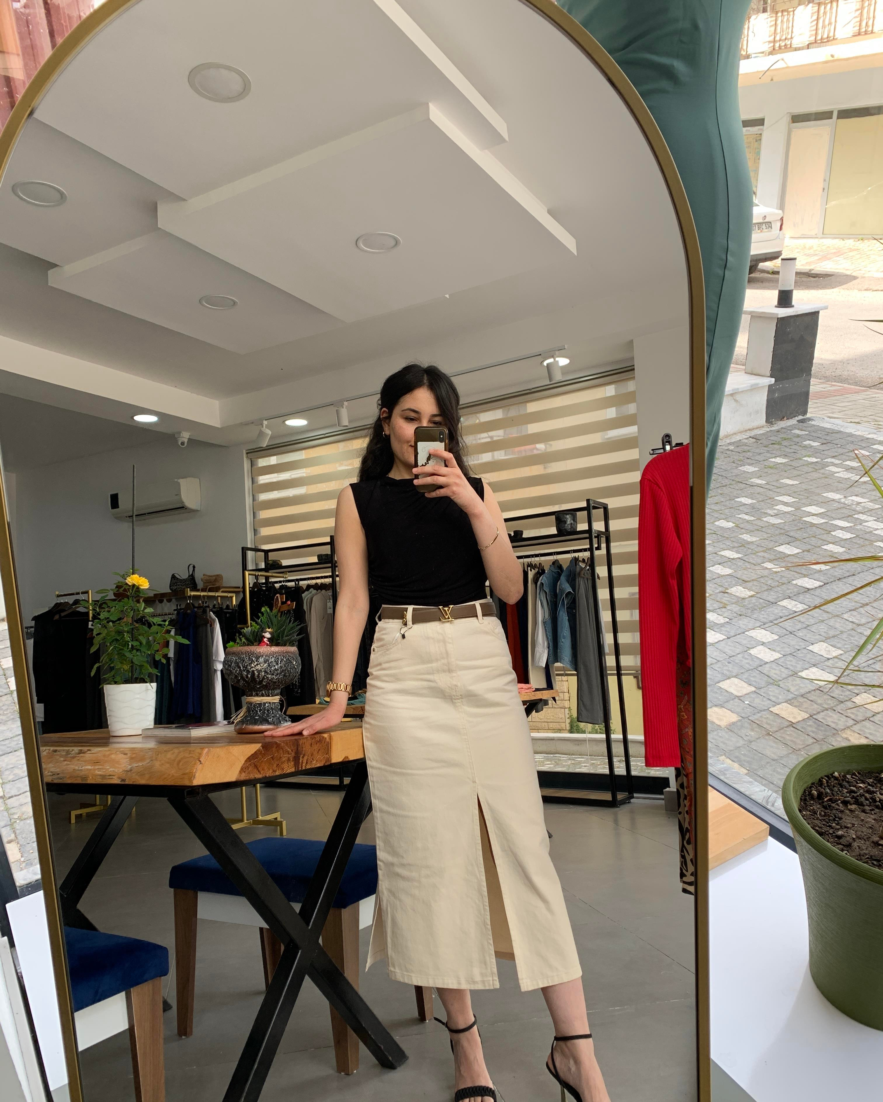 Ön Yırtmaç Detaylı Midi Krem Denim Etek