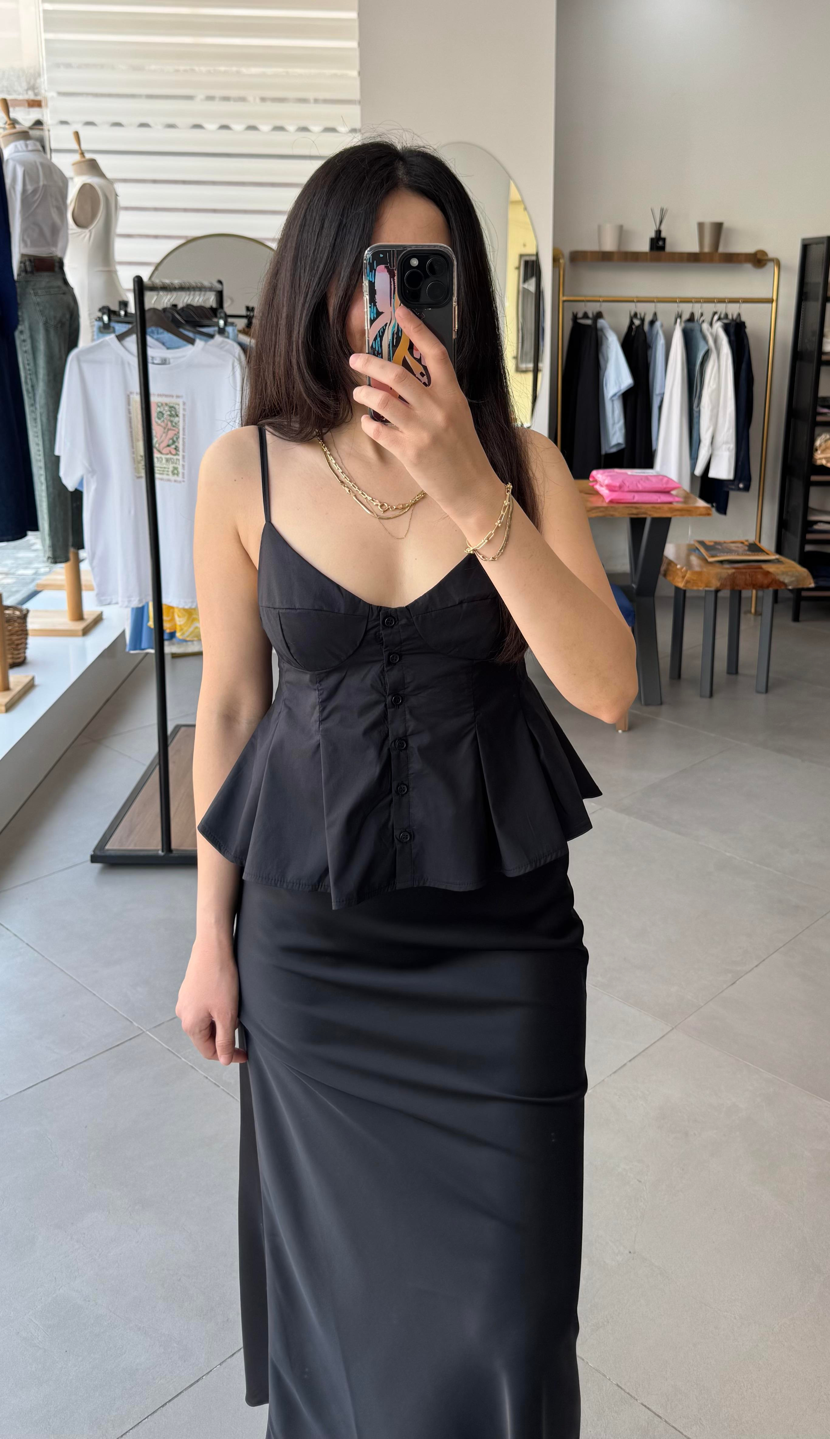 Siyah Kuplu Pileli Ön Düğmeli Poplin Askılı Bluz