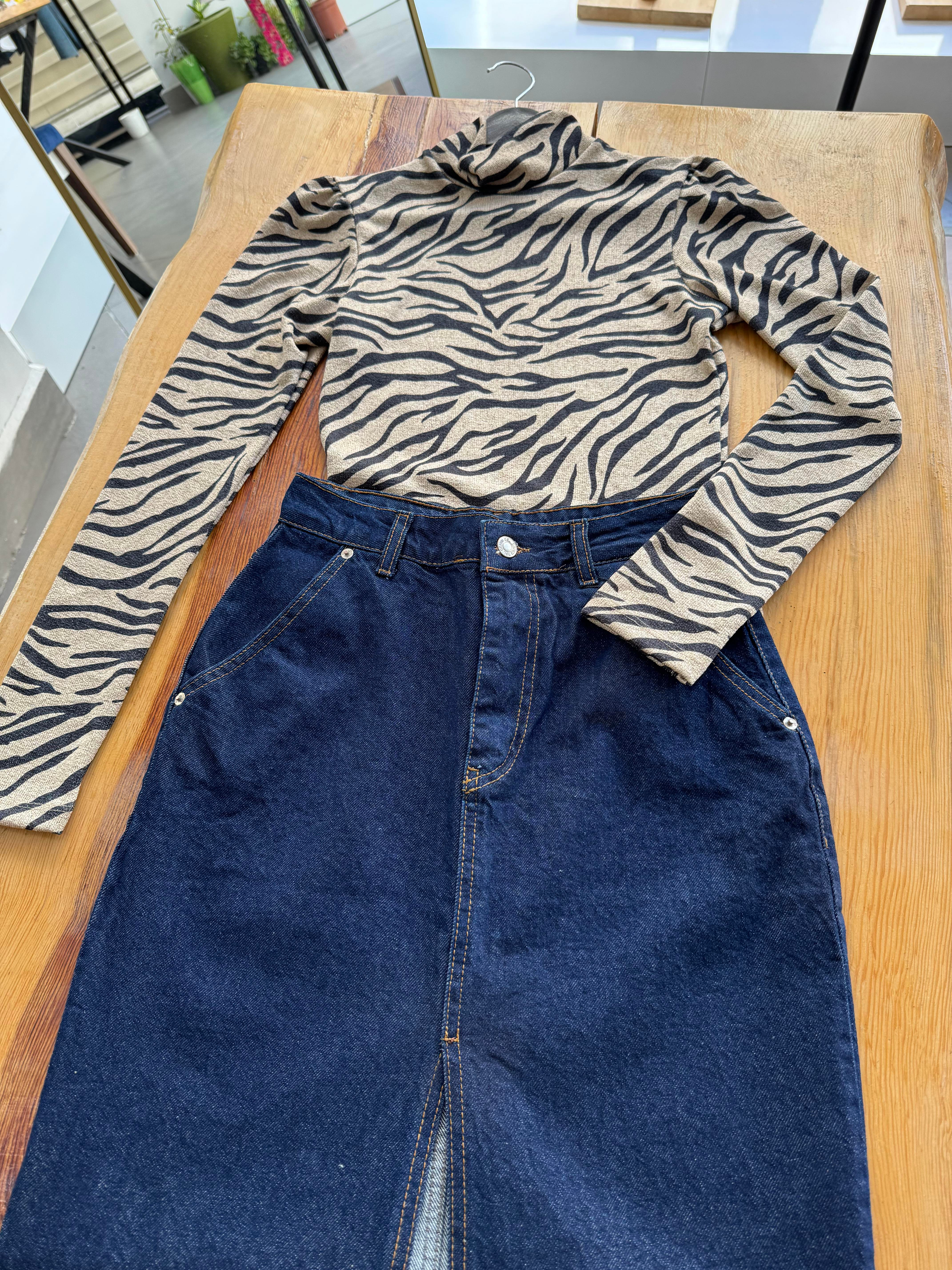 Yarım Balıkçı Yaka Zebra Desen Siyah Body