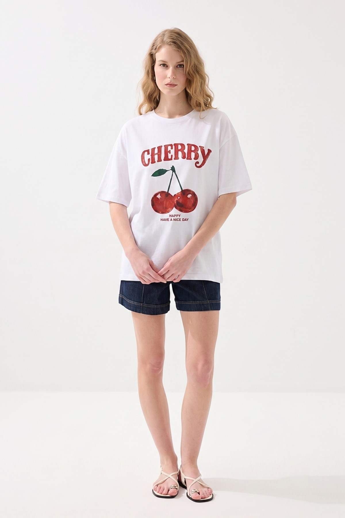 Cherry Baskılı Oversize Tişört EKRU