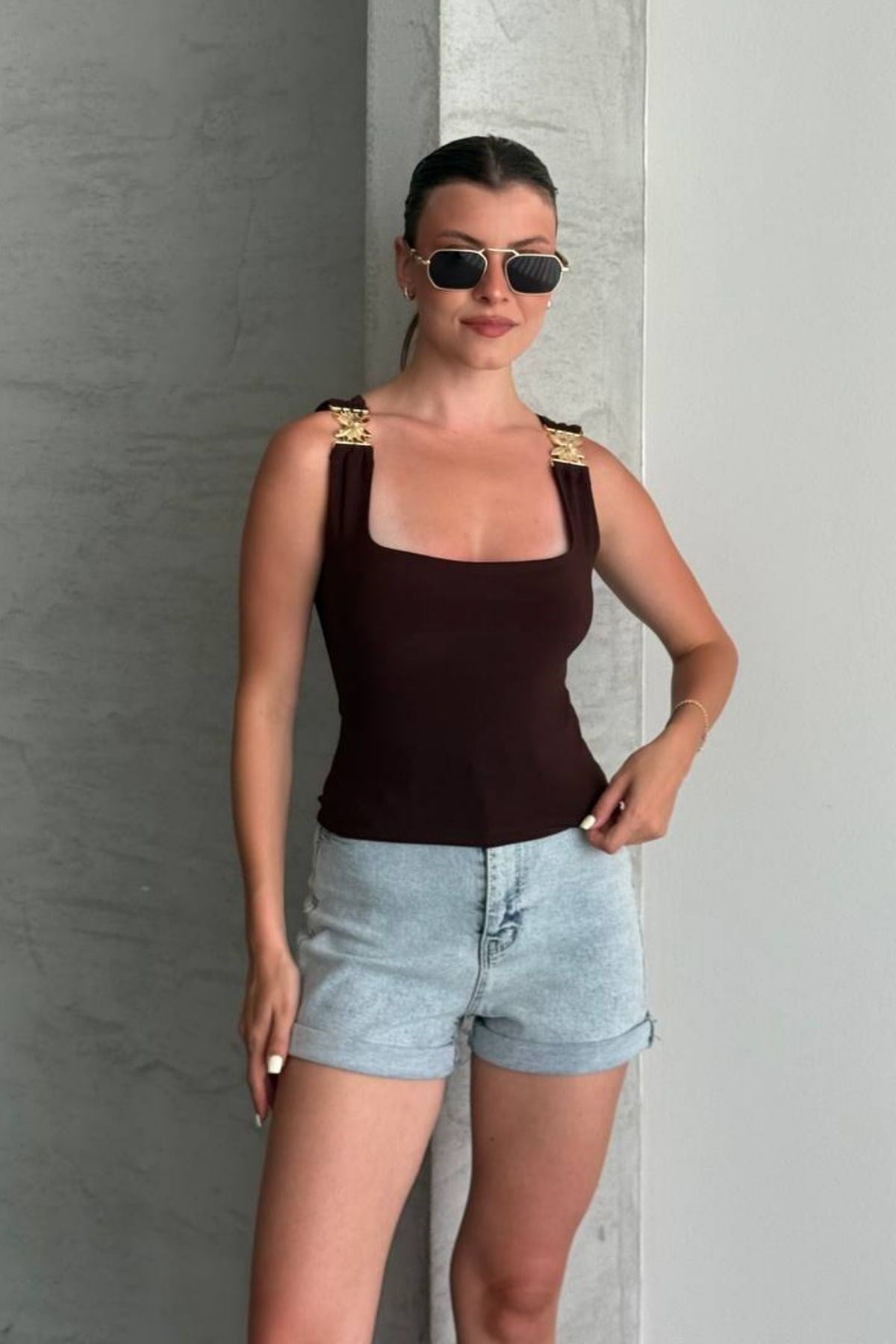 Kare Yaka Askı Toka Bluz KAHVE