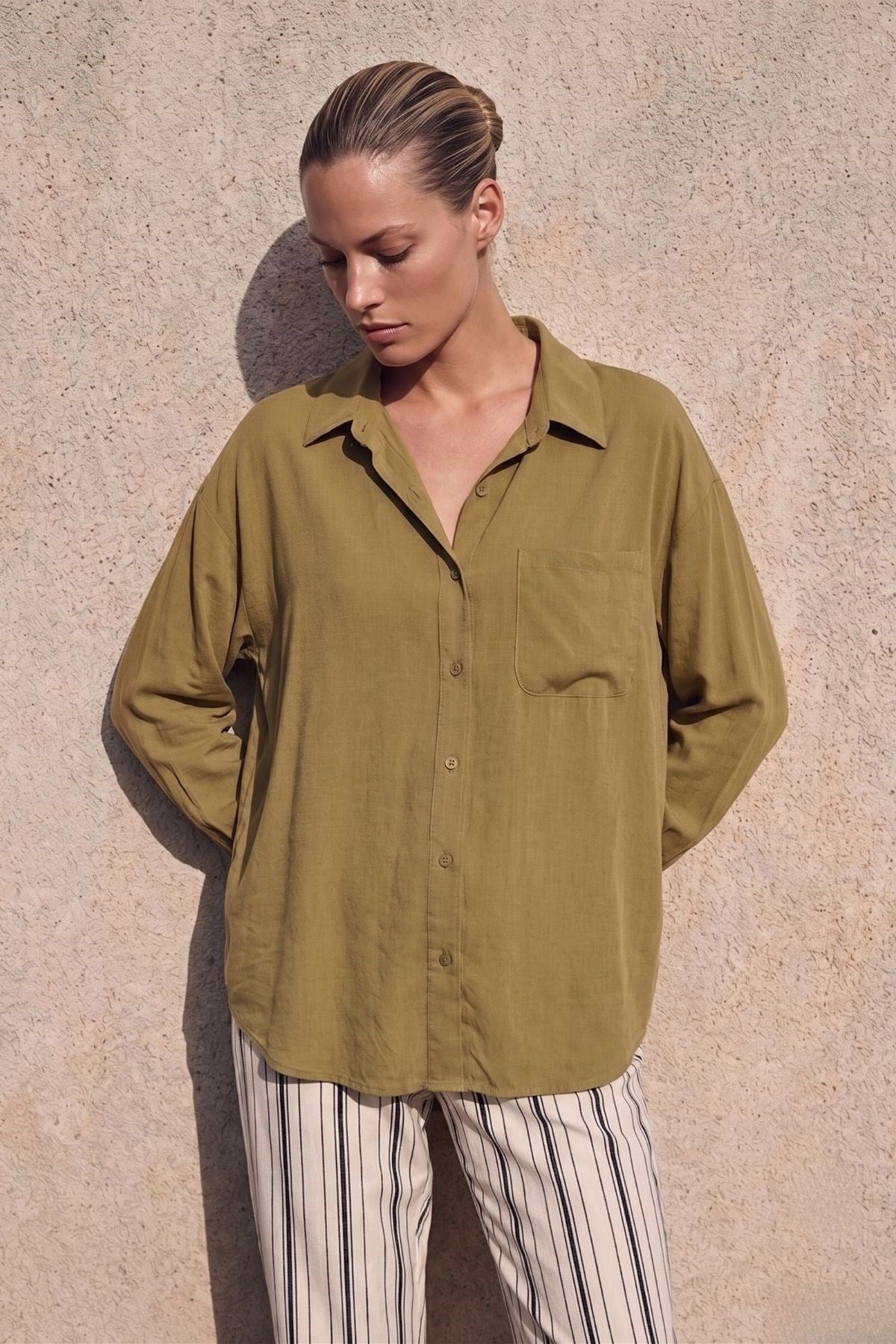 Modal Kumaş Açık Yaka Oversize Gömlek OLIVE