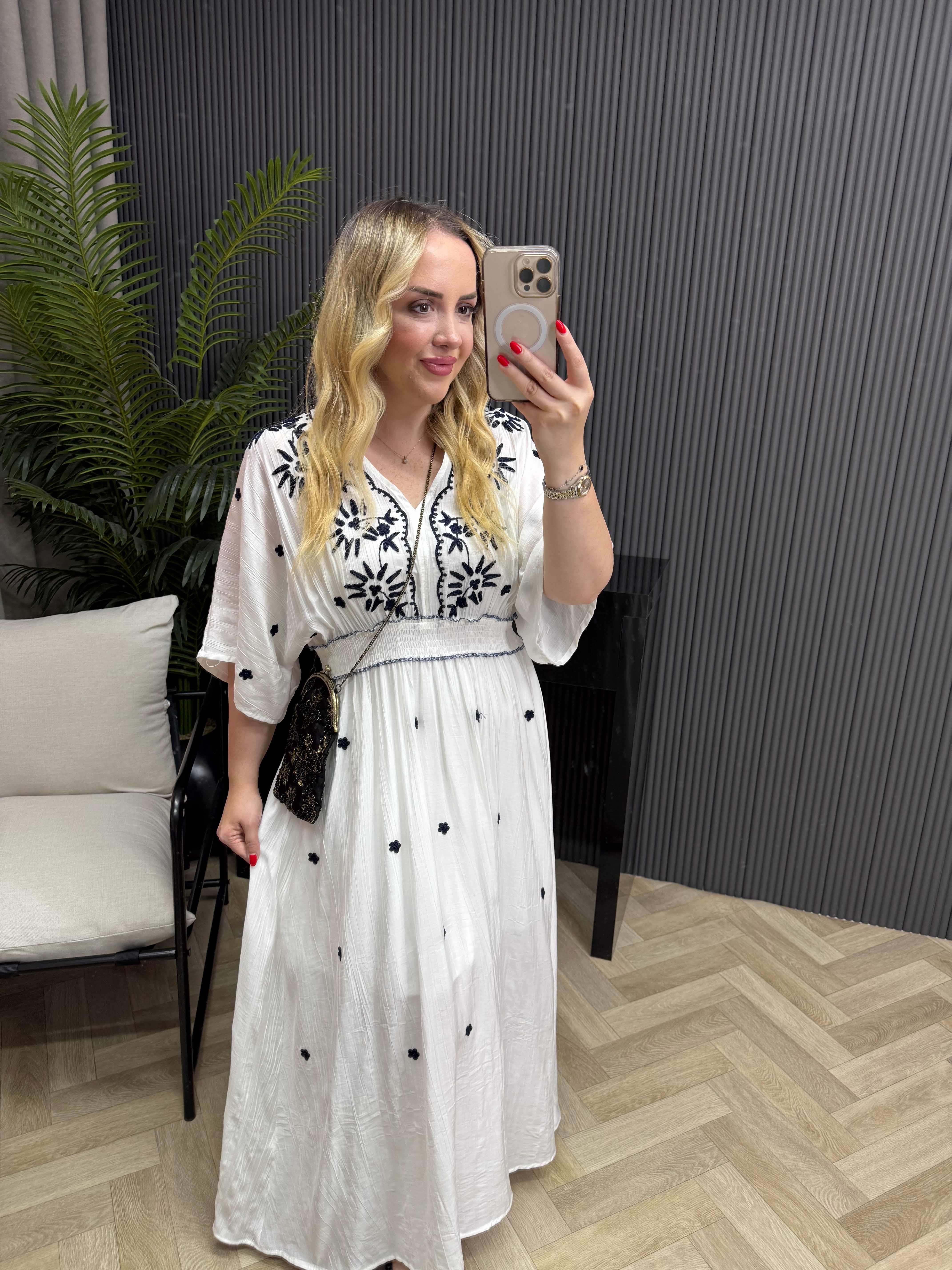 Elsa Siyah Nakiş İşlemli İthal Tasarım Elbise