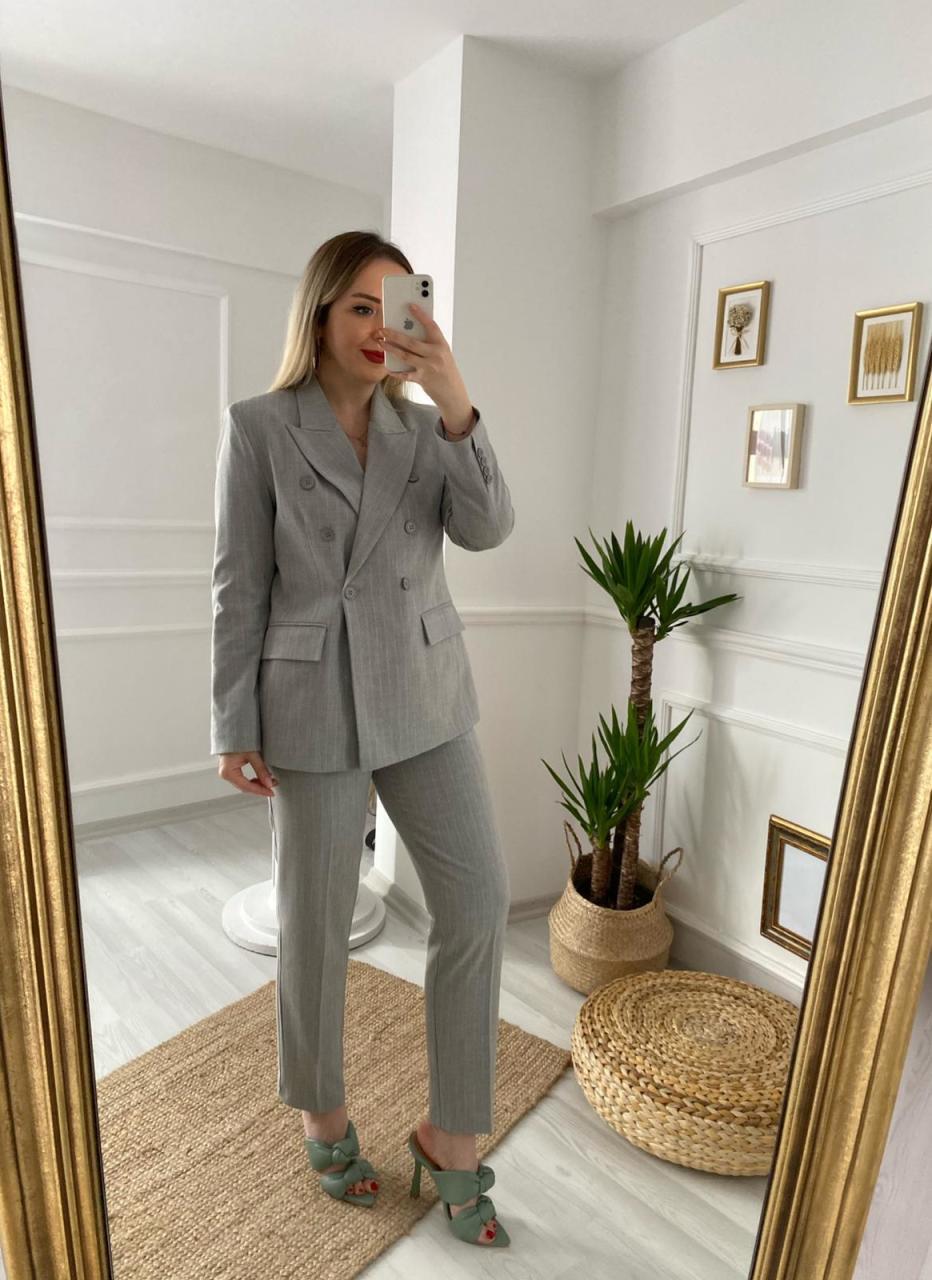 GRİ ÇİZGİLİ KRUVAZE MODEL CEKETLİ TAKIM