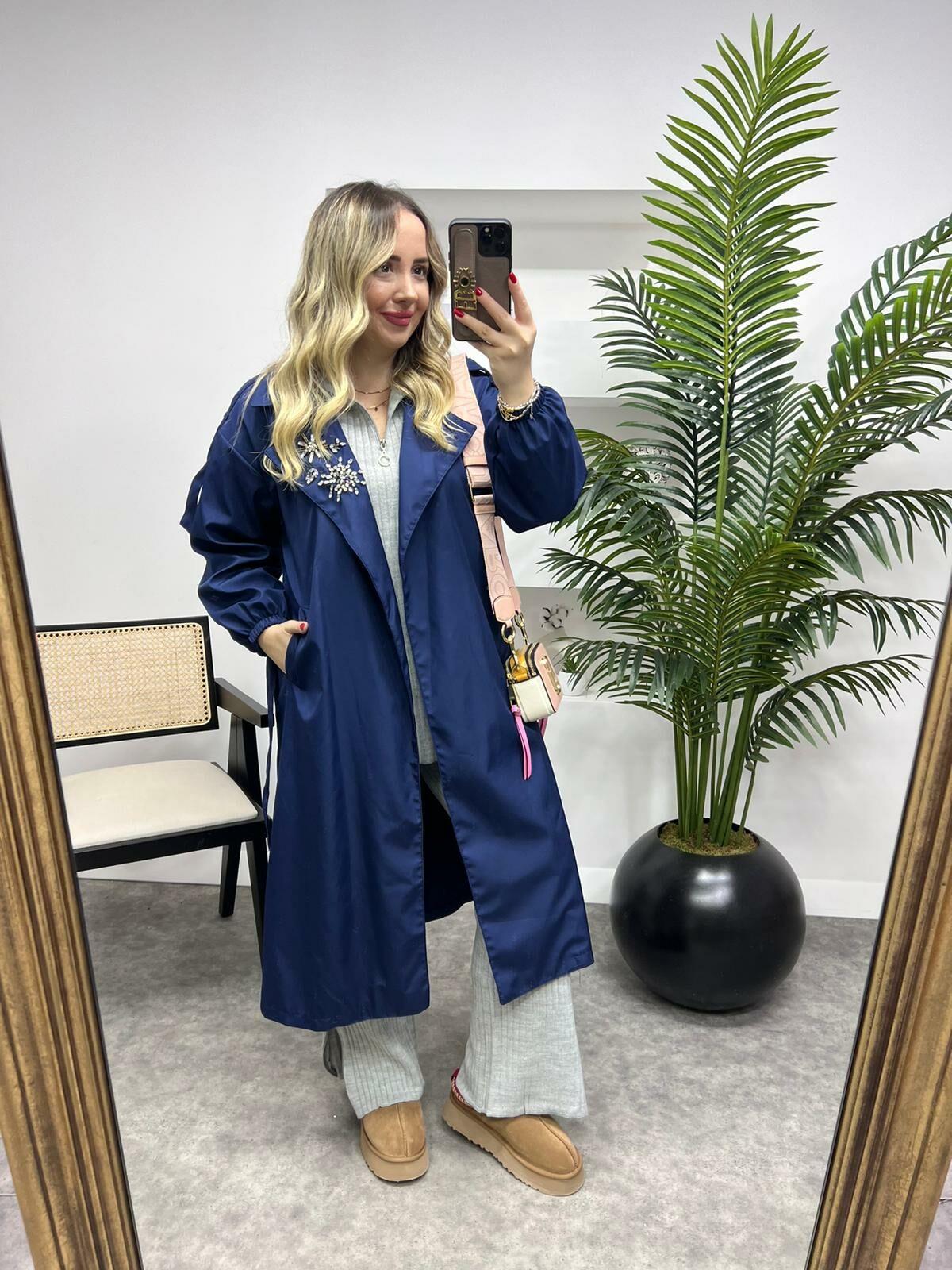 HOLLY TAŞ DETAYLI TASARIM TRENÇ LACİVERT