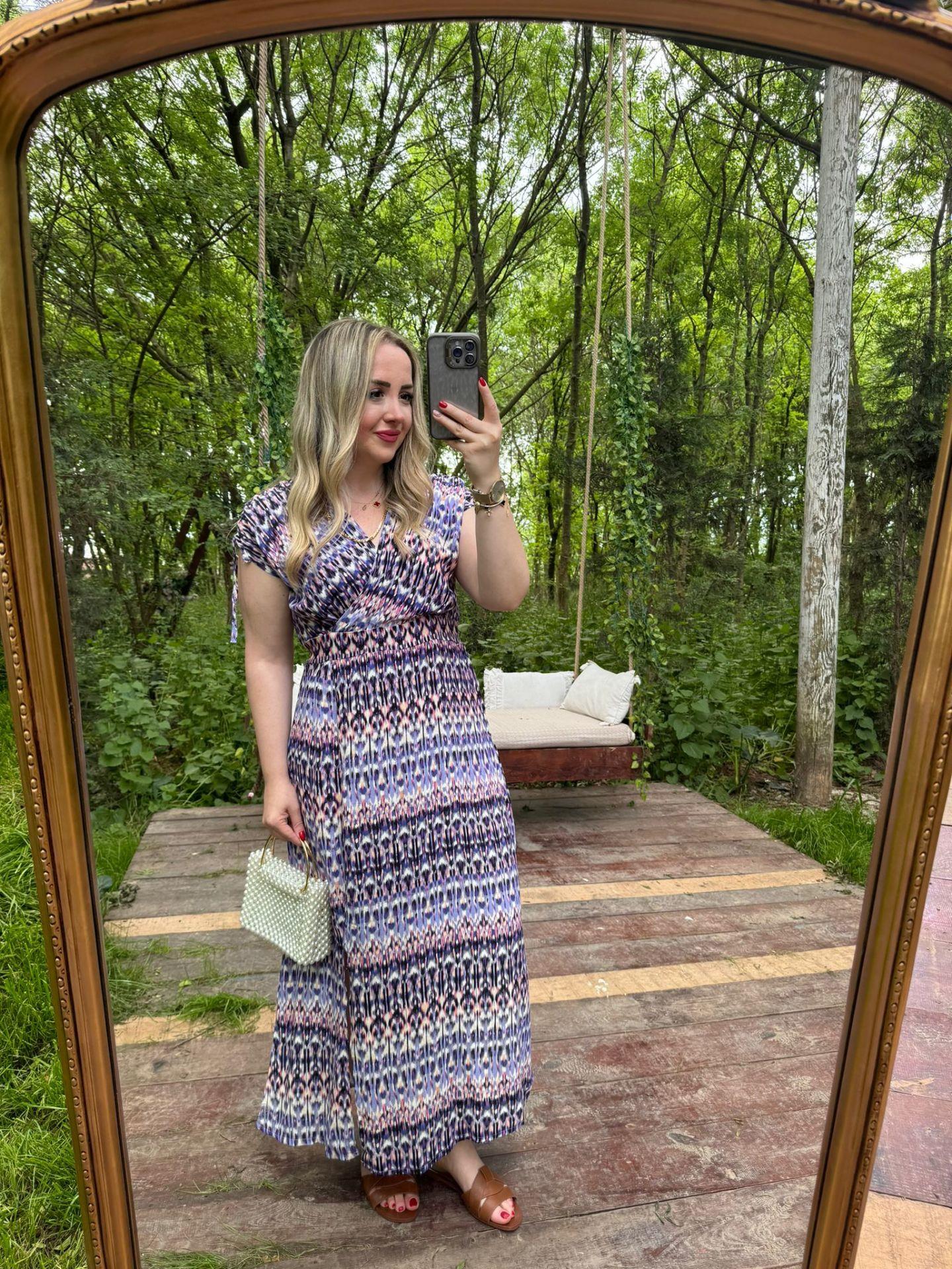 MOR DESENLİ KOL DETAYLI ELBİSE