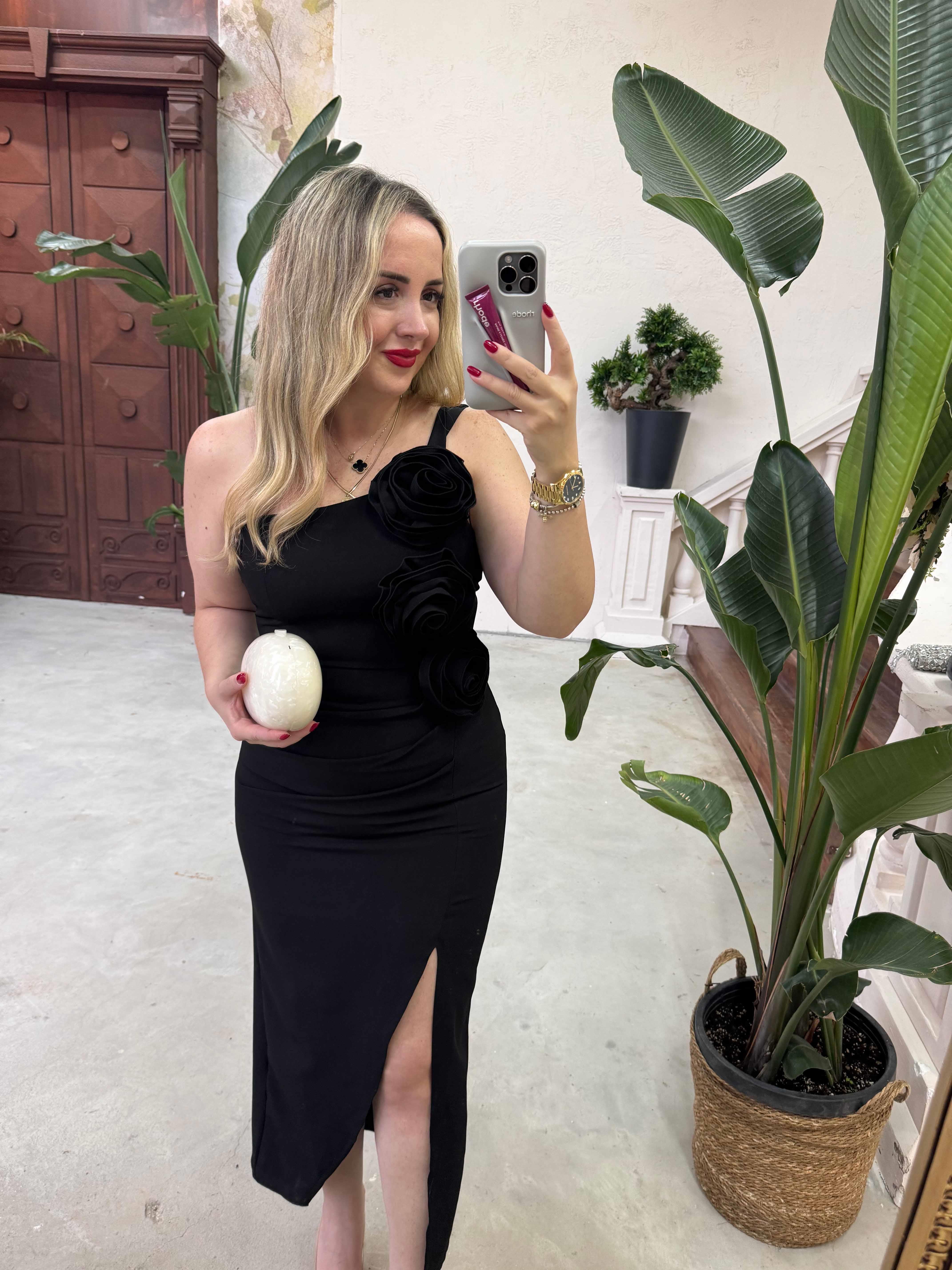 TEK KOL GÜL DETAYLI TASARIM KALEM ELBİSE SİYAH