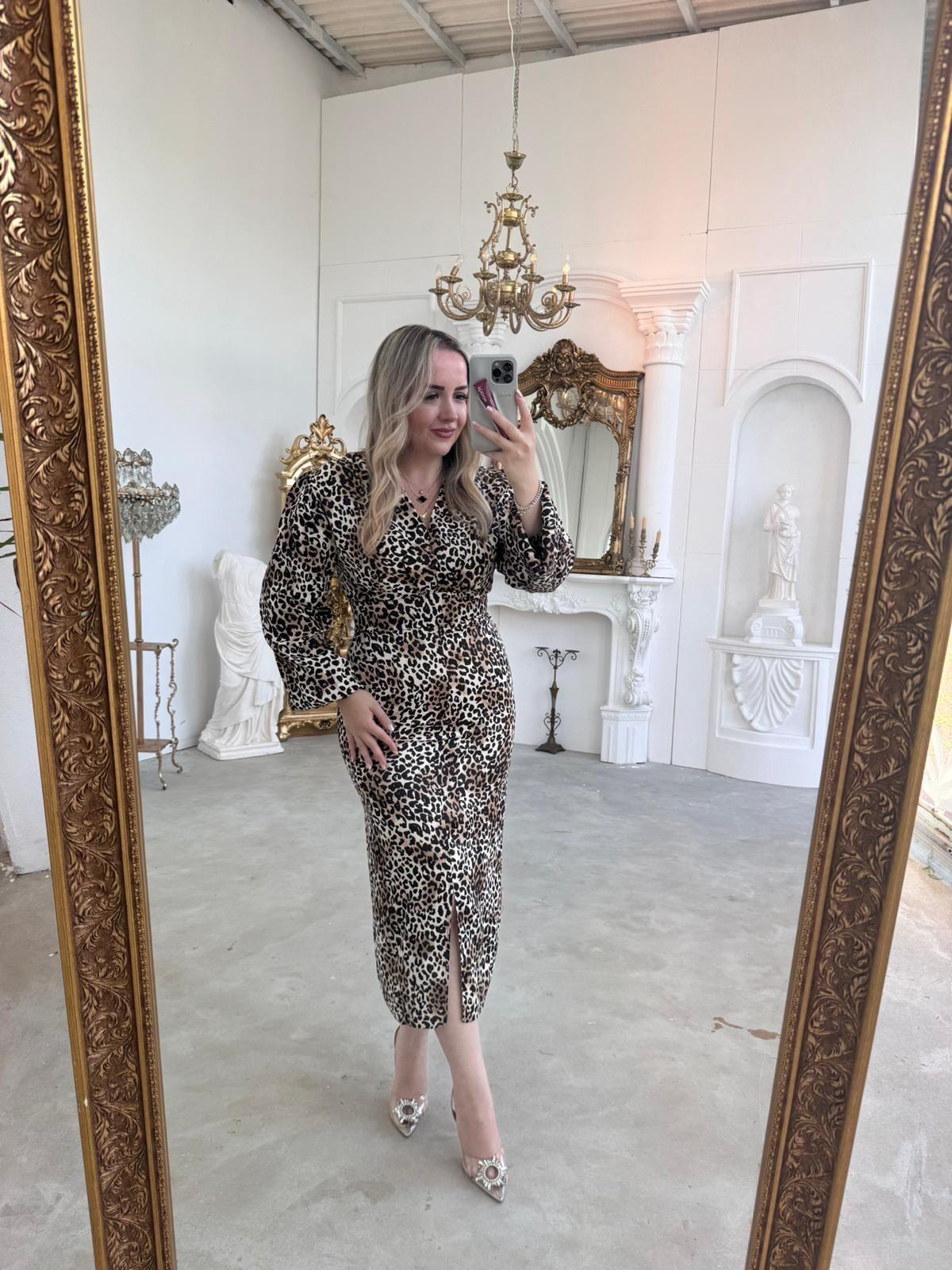 V YAKA LEOPAR SATEN ELBİSE