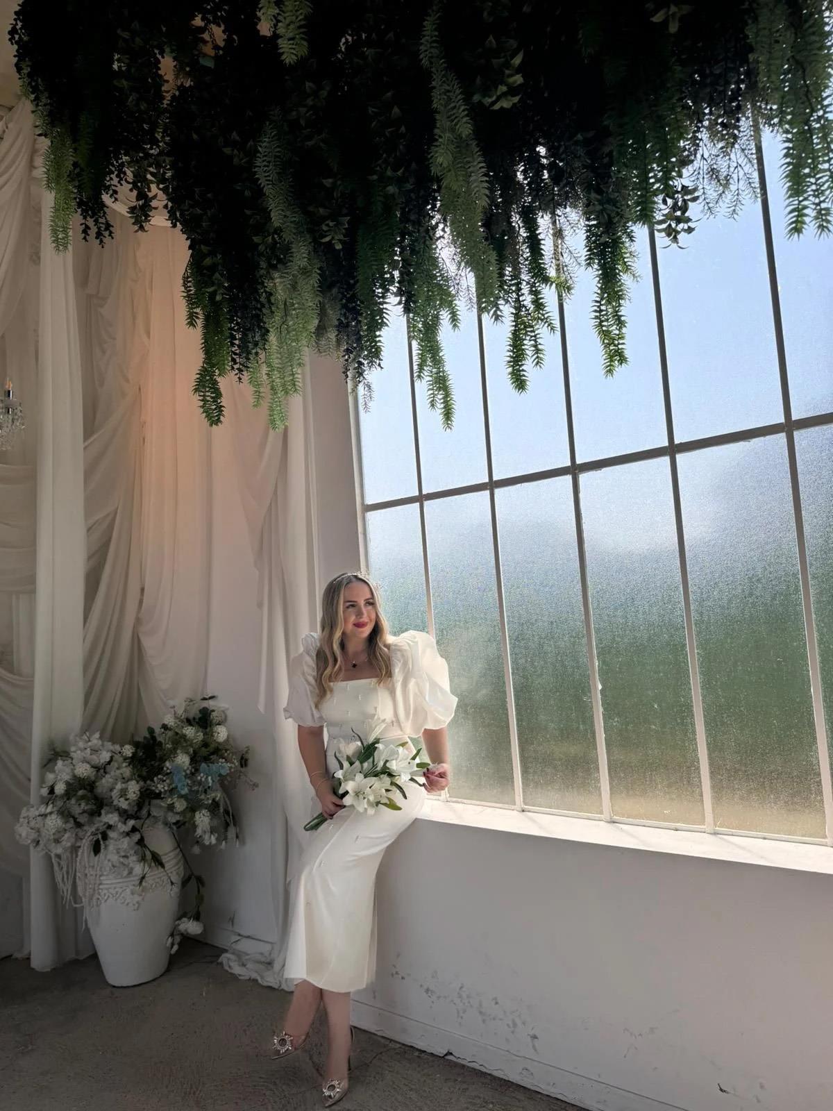 VİOLET İNCİ DETAY BALON KOL KALEM ELBİSE BEYAZ