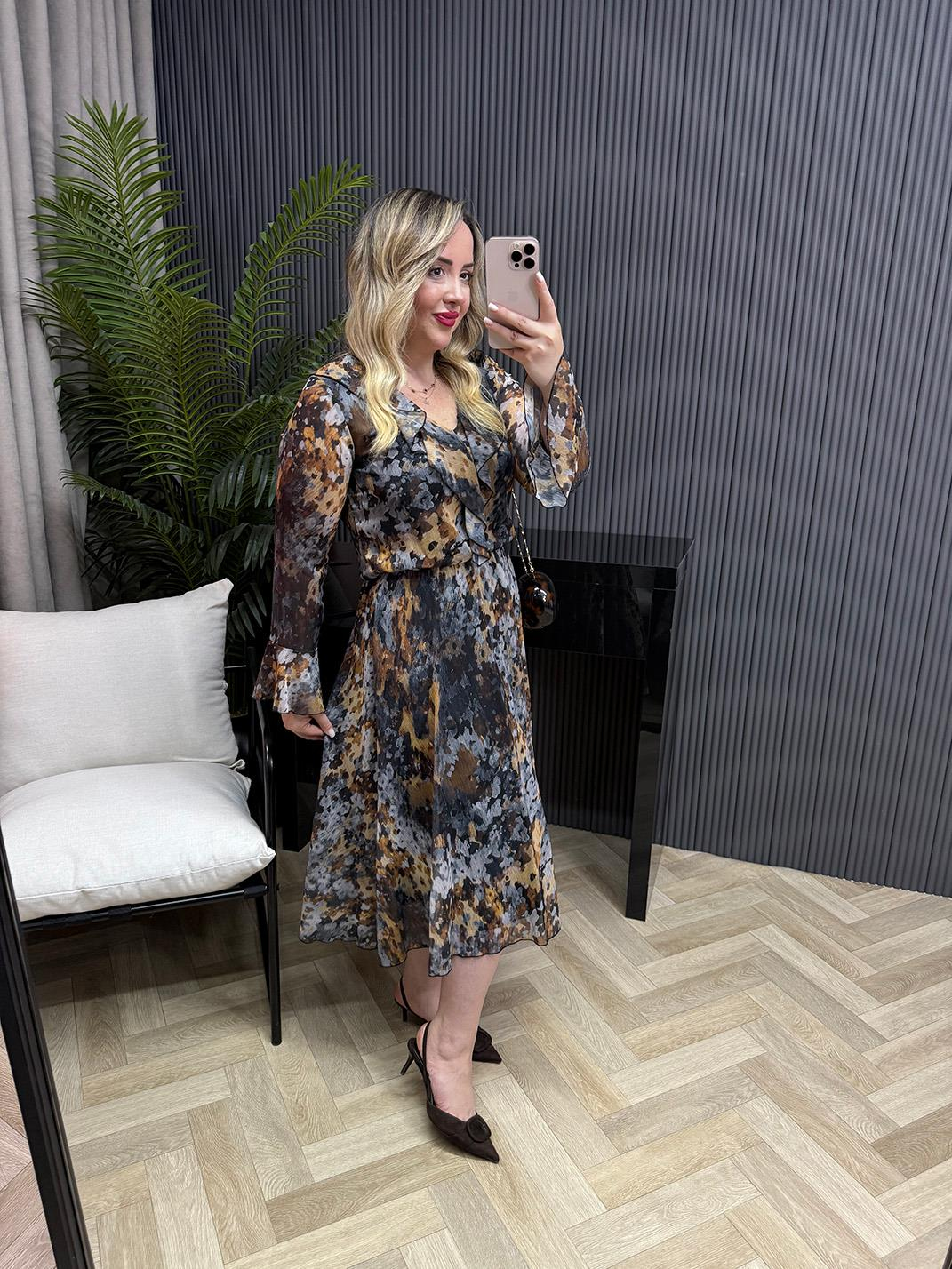 Yoryo Yaka Bağcıklı Volanlı Şifon Elbise