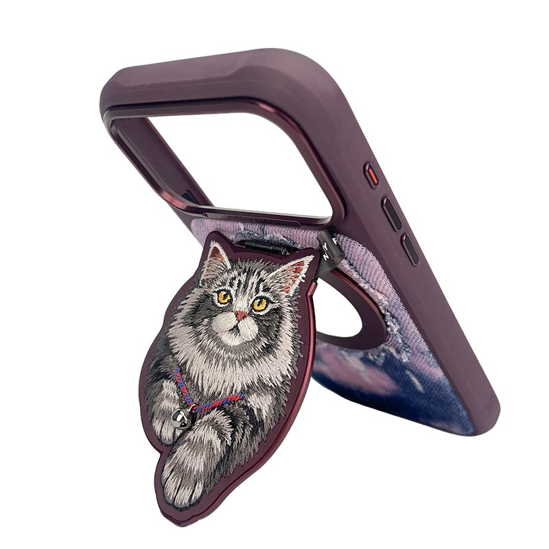 NIMMY iPhone 18 Pro Uyumlu MagSafe Özellikli Gerçek Kot Kaplamalı Kedi Figürlü Nimmy Kılıf Bordo